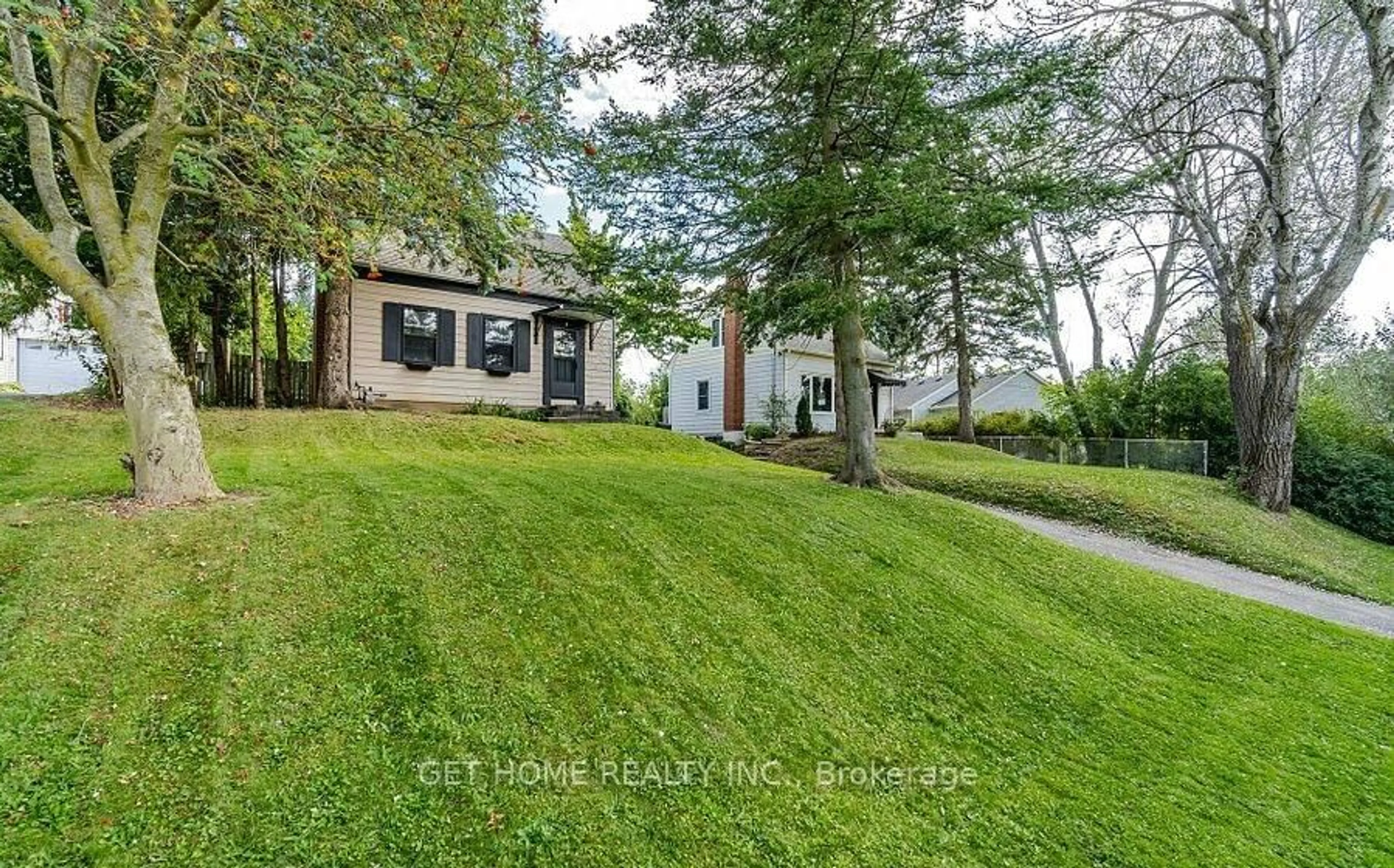 A pic from outside/outdoor area/front of a property/back of a property/a pic from drone, street for 6 John St, Halton Hills Ontario L7G 2J7