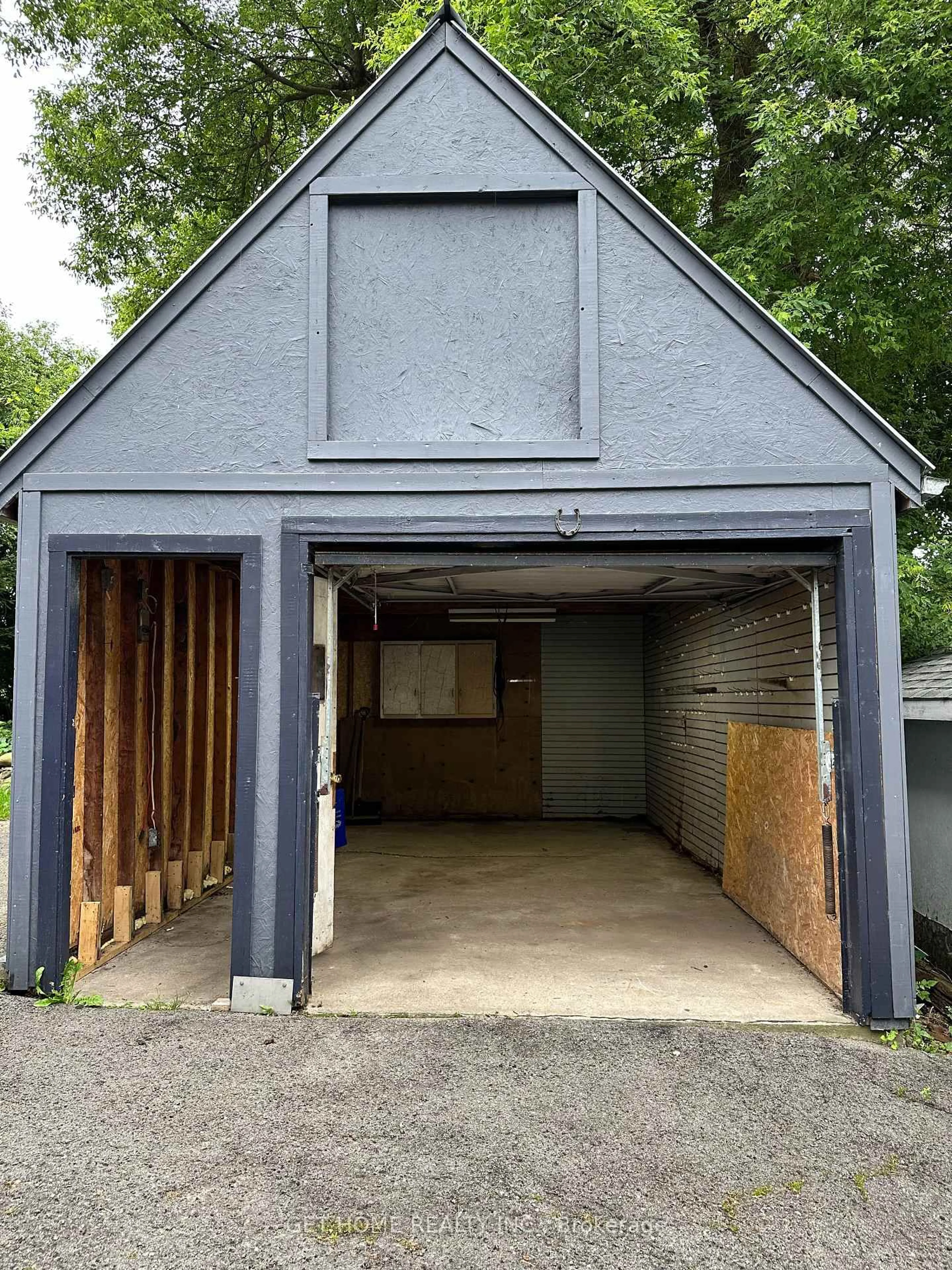 Indoor garage for 6 John St, Halton Hills Ontario L7G 2J7
