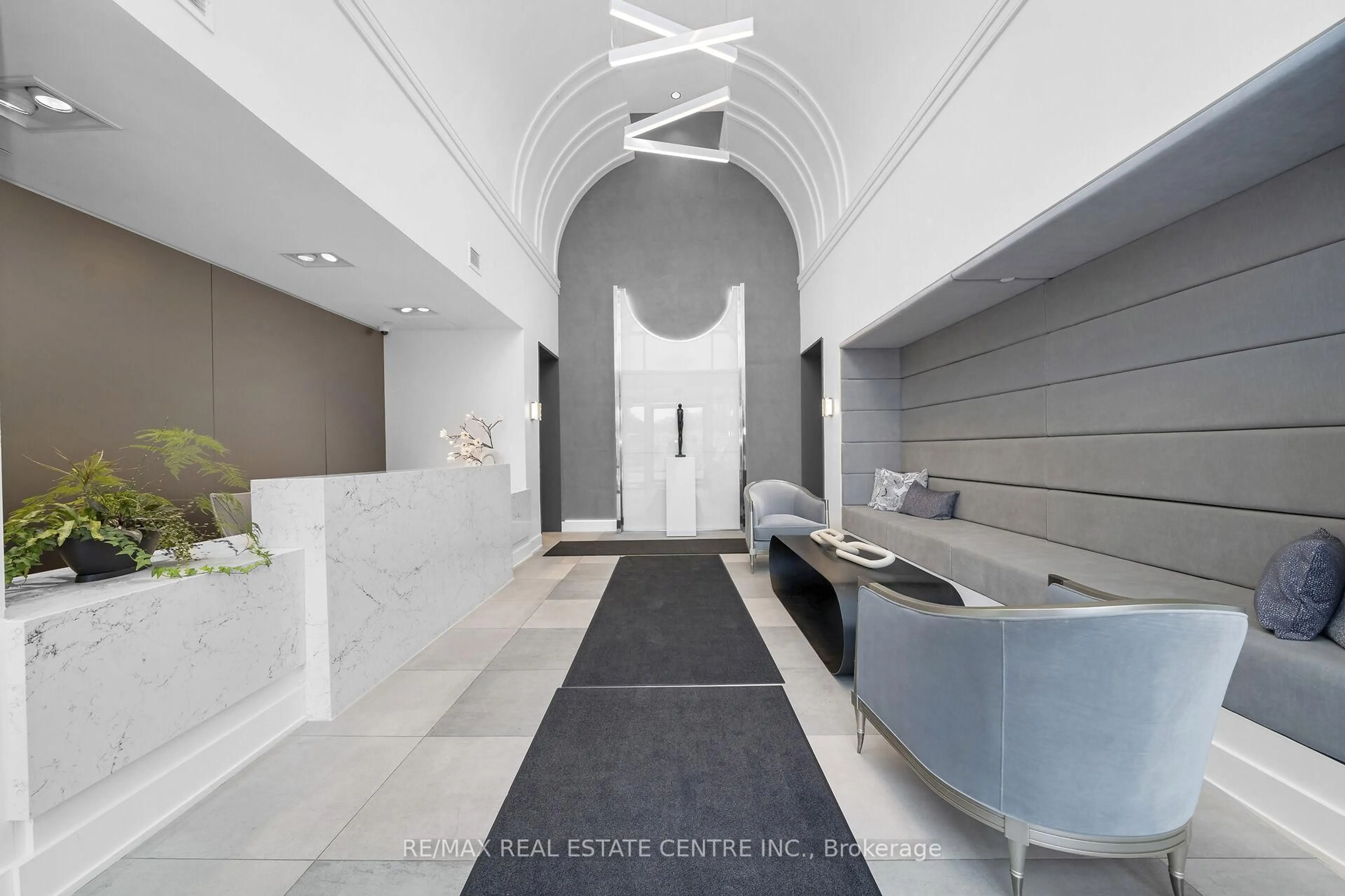 Indoor foyer for 42 Mill St #513, Halton Hills Ontario L7G 0P9