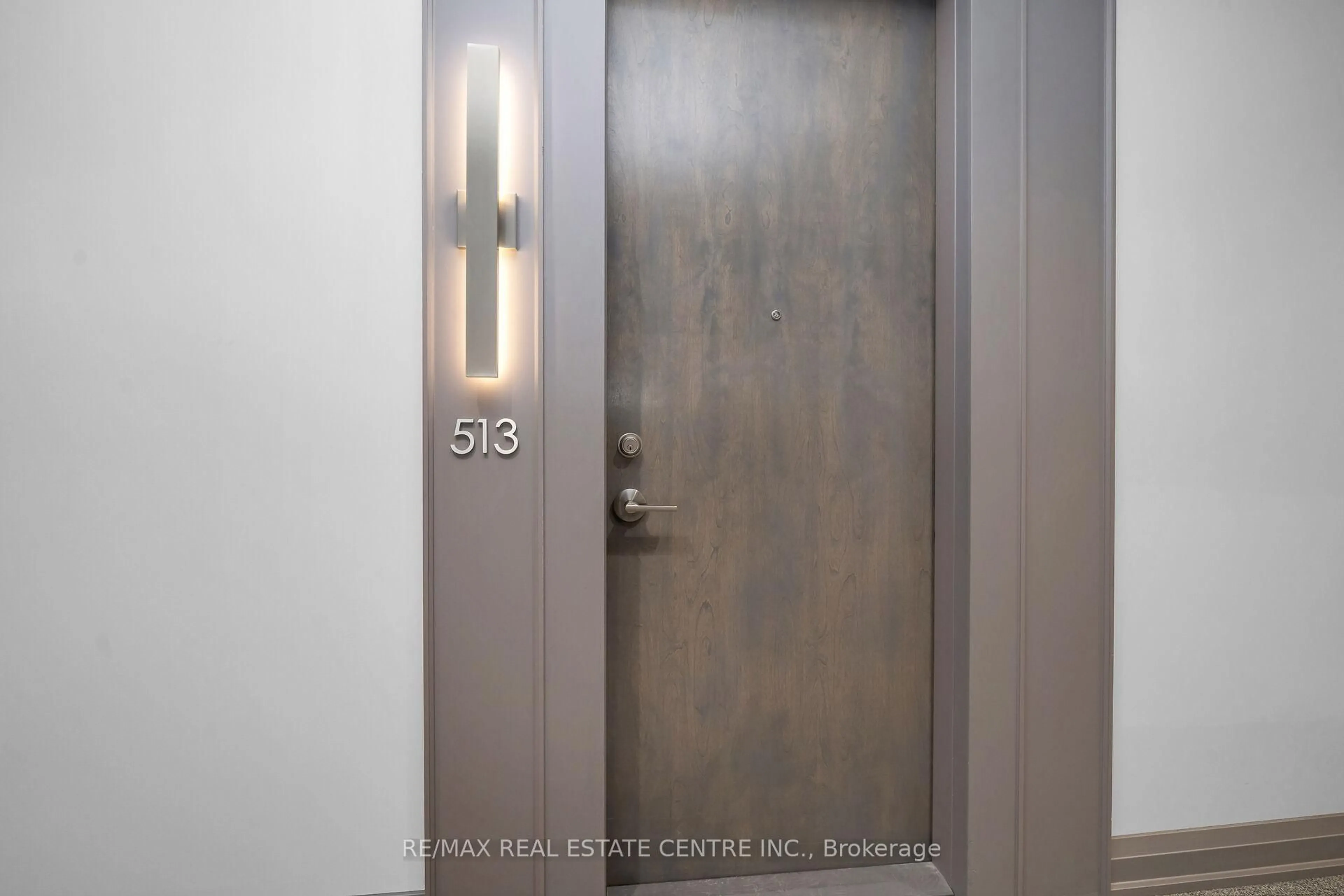 Indoor entryway for 42 Mill St #513, Halton Hills Ontario L7G 0P9