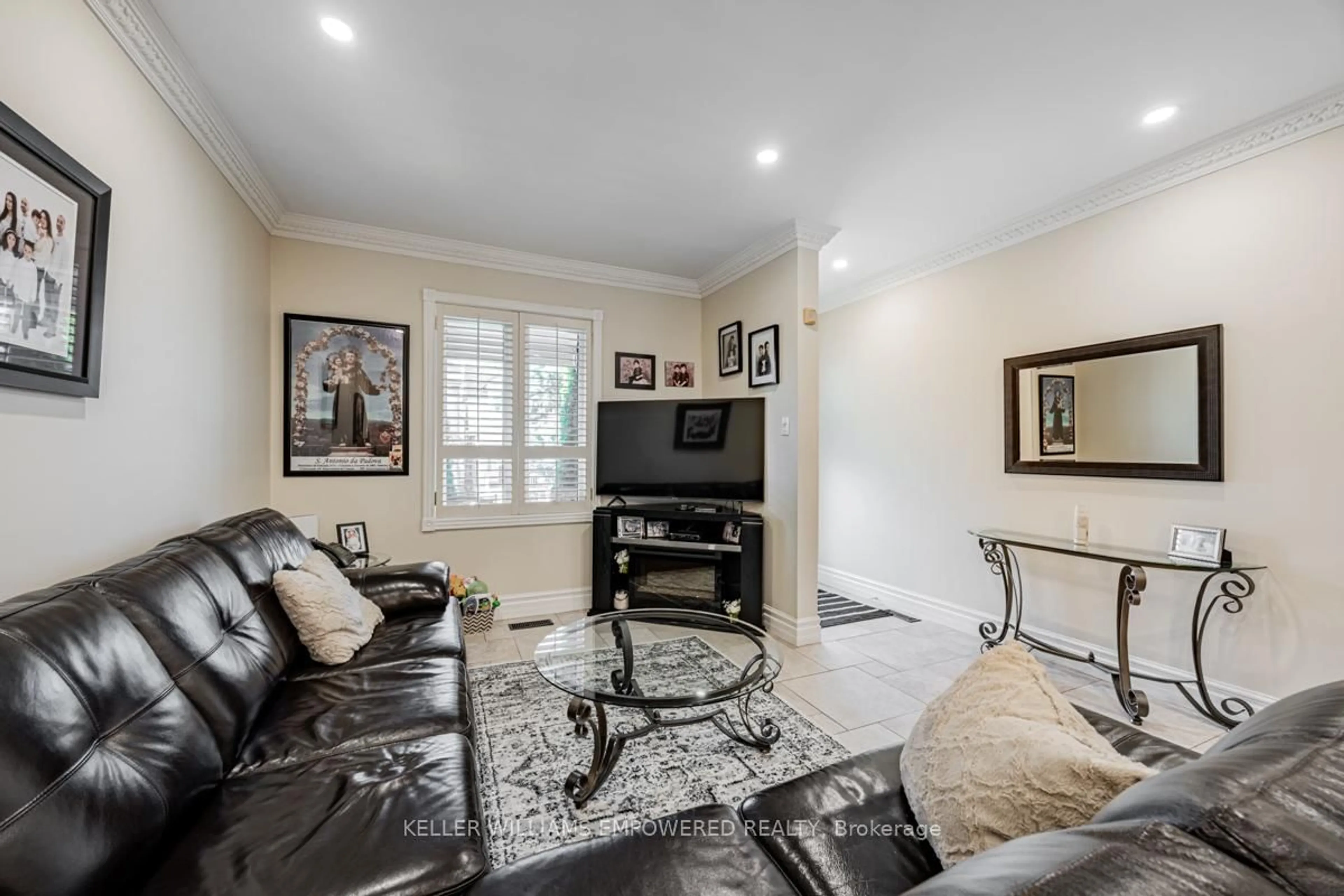 Living room with furniture, unknown for 7 Goodwood Ave, Toronto Ontario M6E 1J1