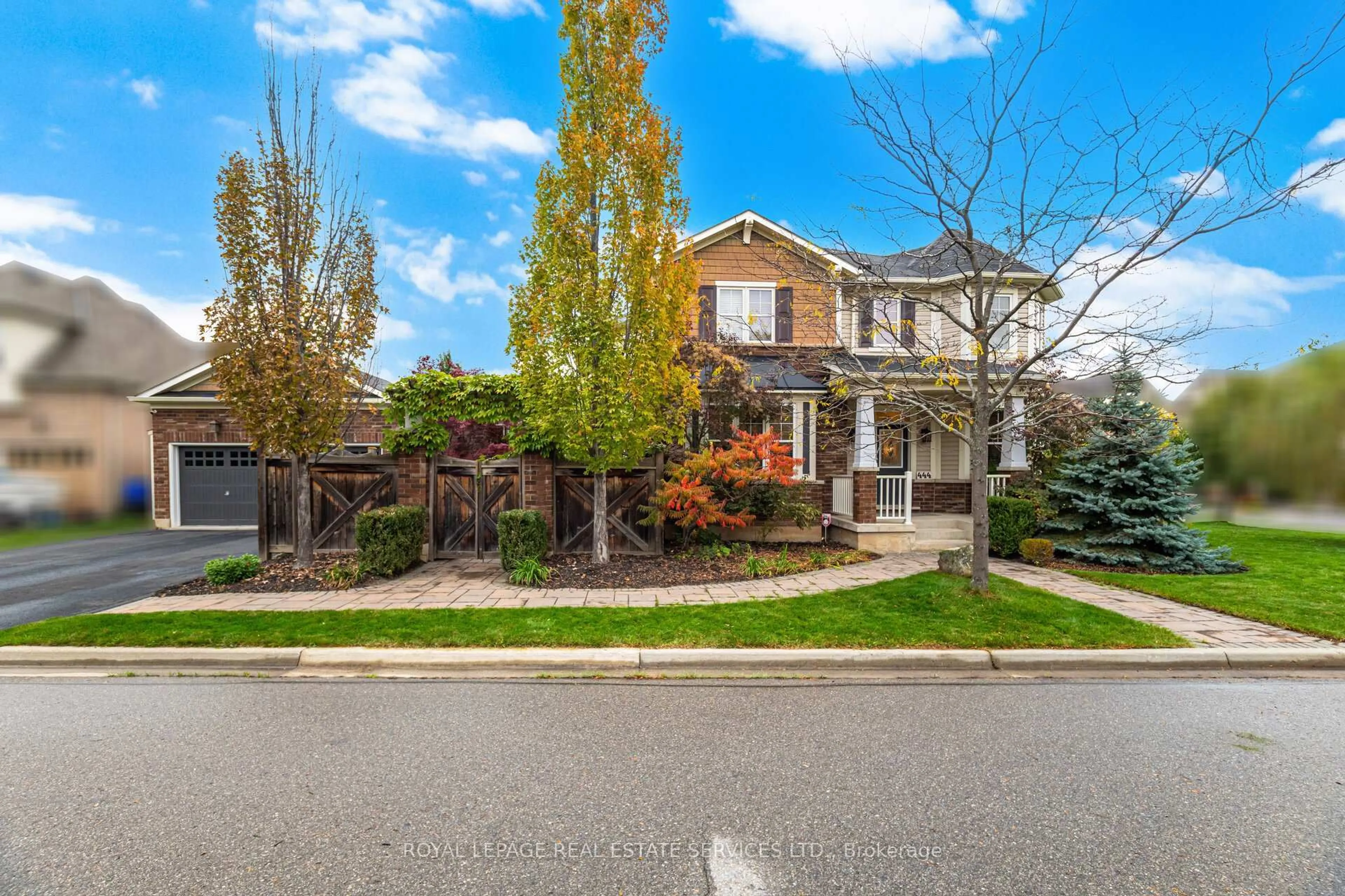 Unknown for 444 Coombs Crt, Milton Ontario L9T 7N5