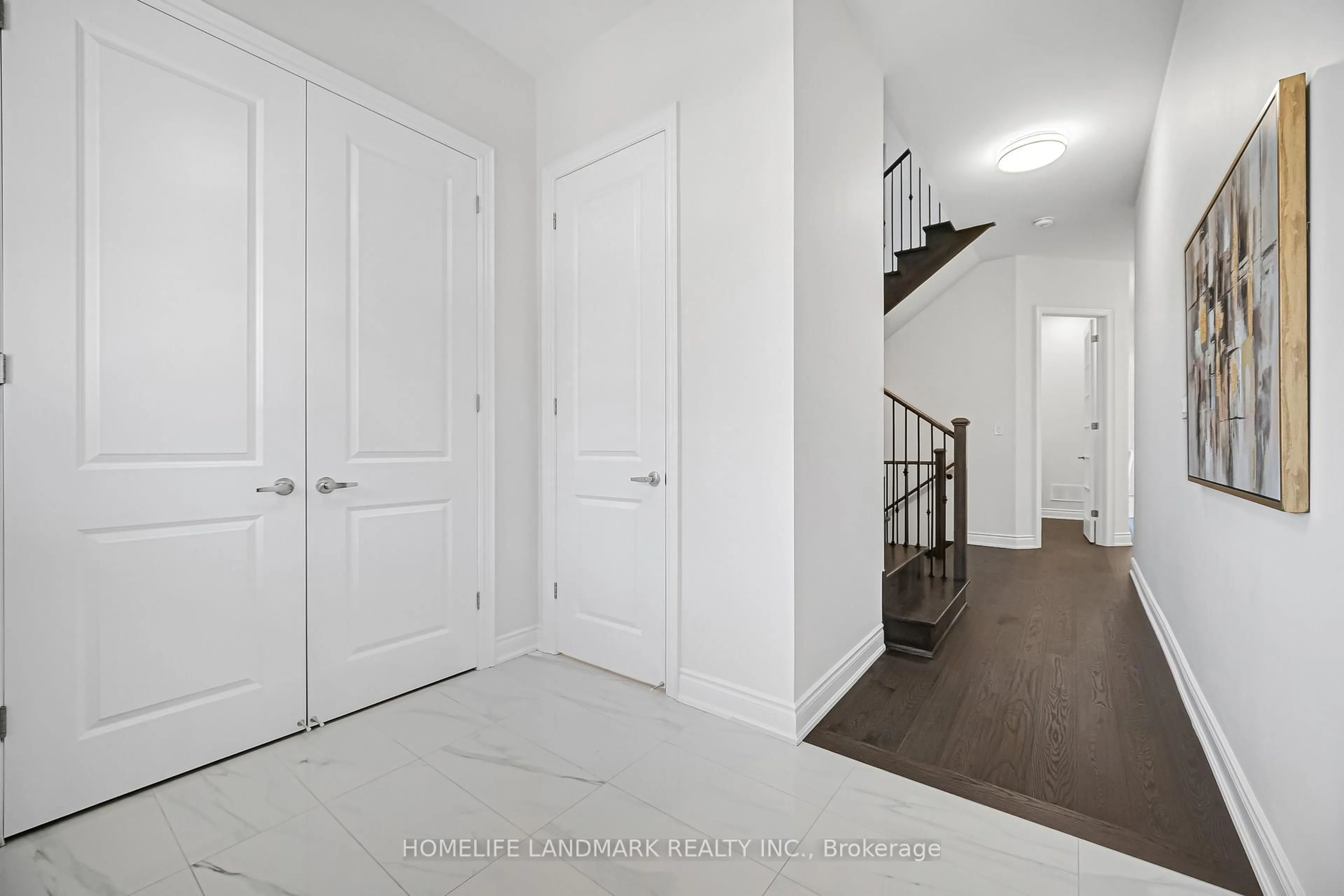 Indoor entryway for 3404 Mosley Gate, Oakville Ontario L6H 0Z1