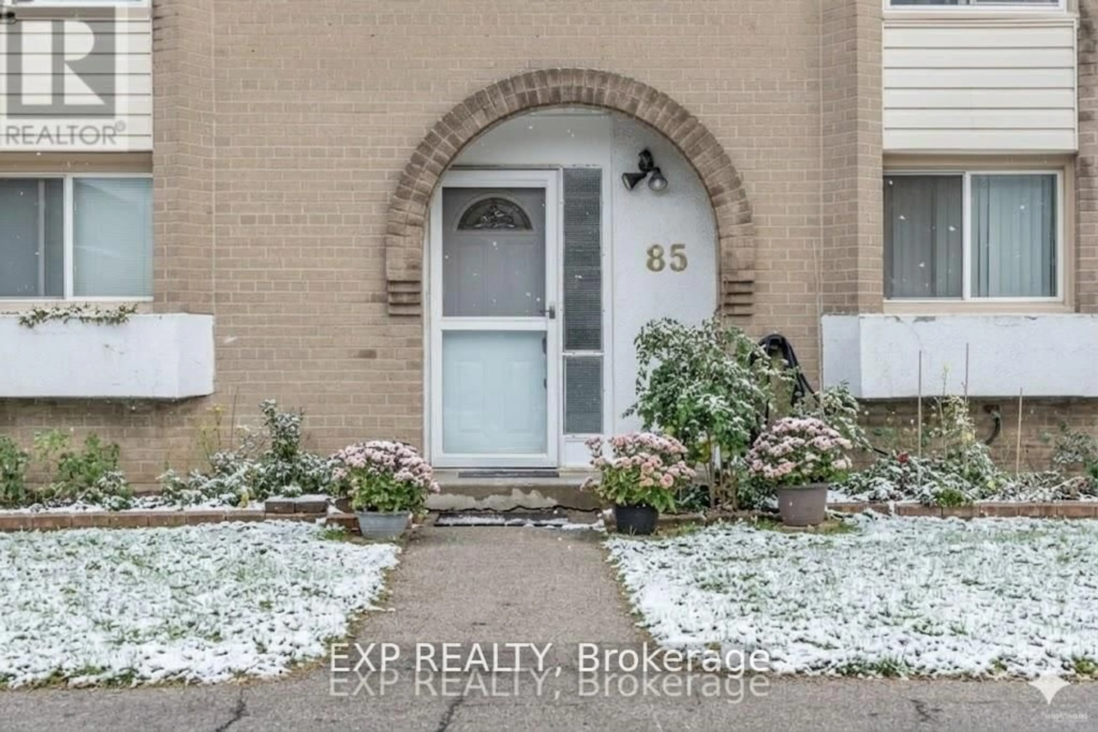 Indoor entryway for 19 London Green Crt #85, Toronto Ontario M3N 1K3