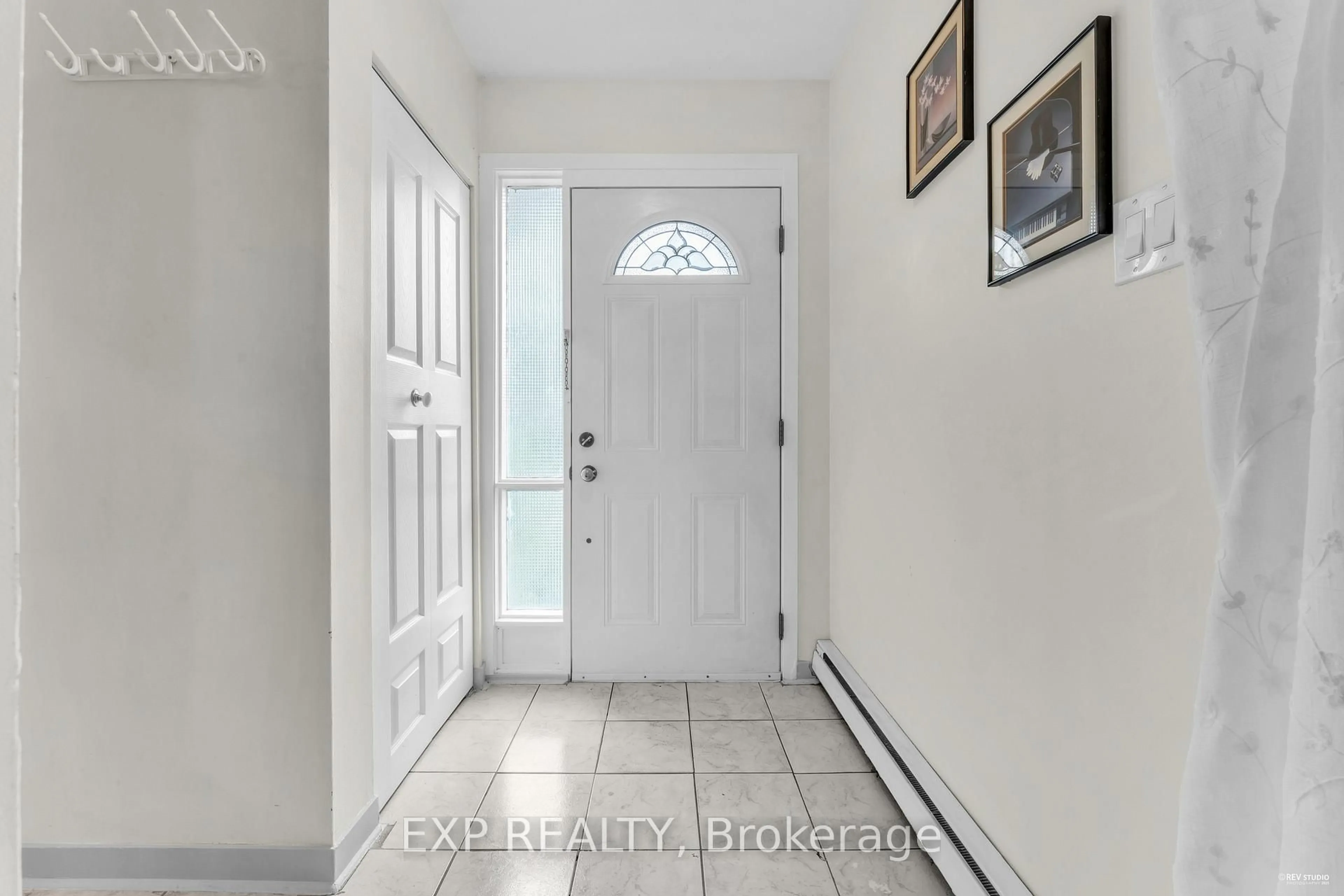 Indoor entryway for 19 London Green Crt #85, Toronto Ontario M3N 1K3
