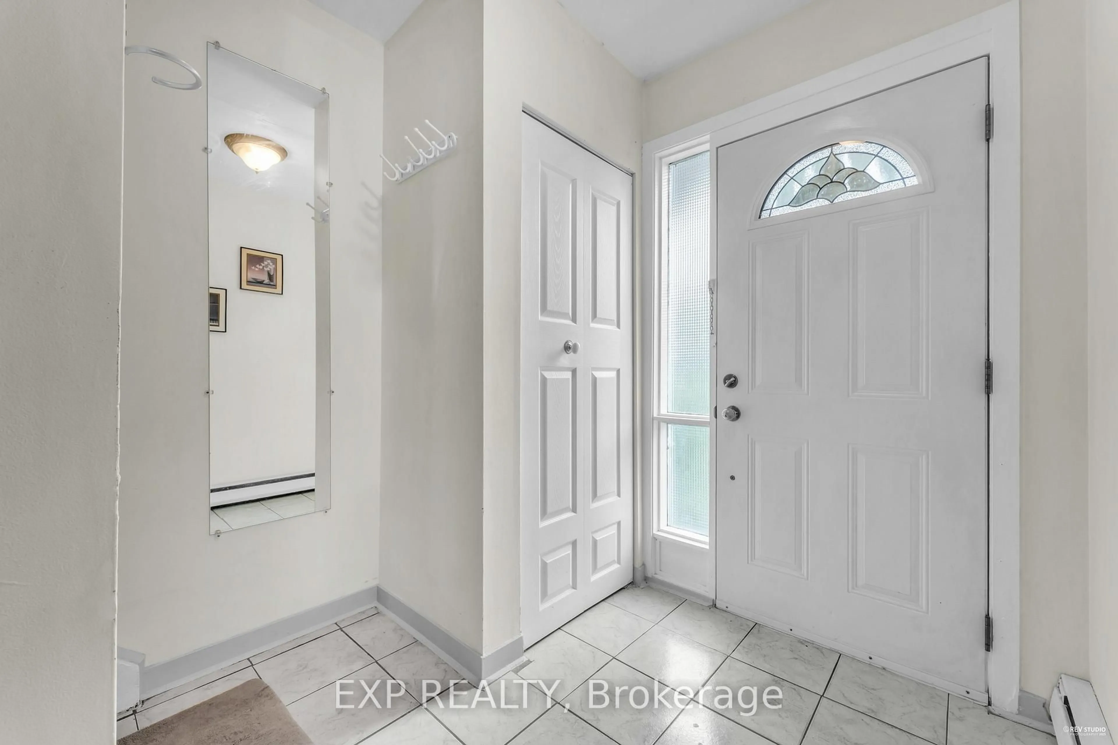 Indoor entryway for 19 London Green Crt #85, Toronto Ontario M3N 1K3