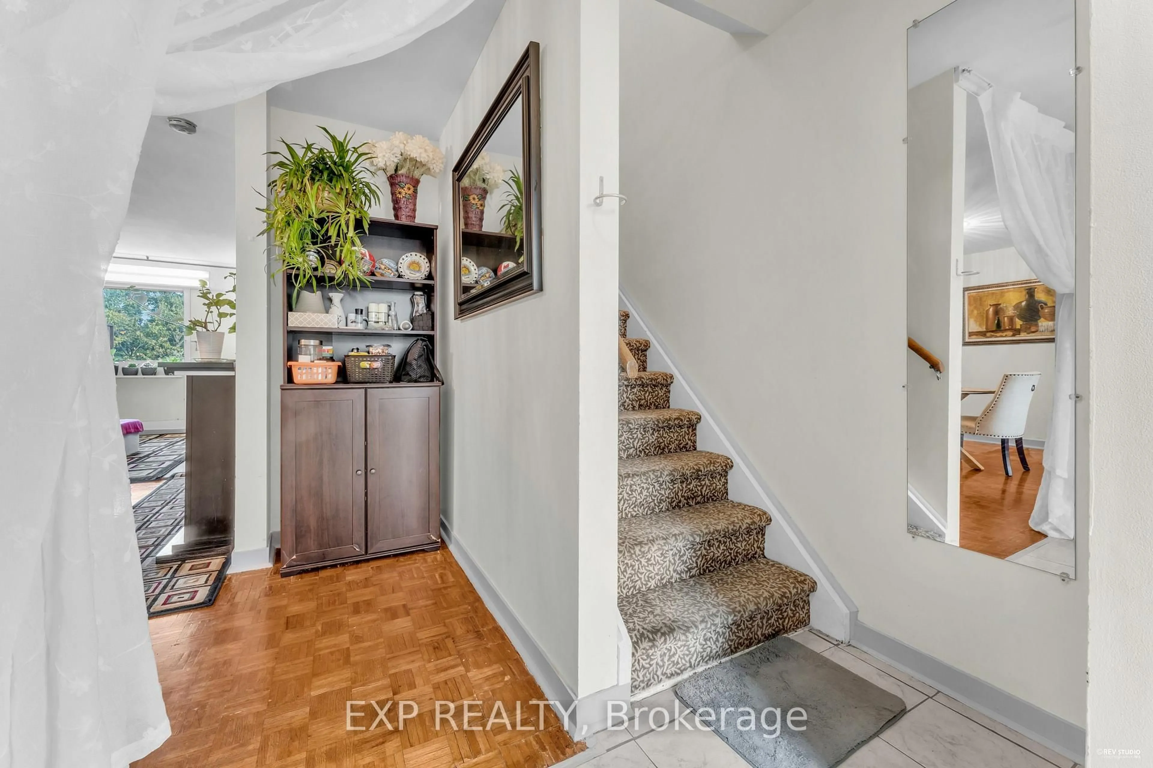 Indoor entryway for 19 London Green Crt #85, Toronto Ontario M3N 1K3