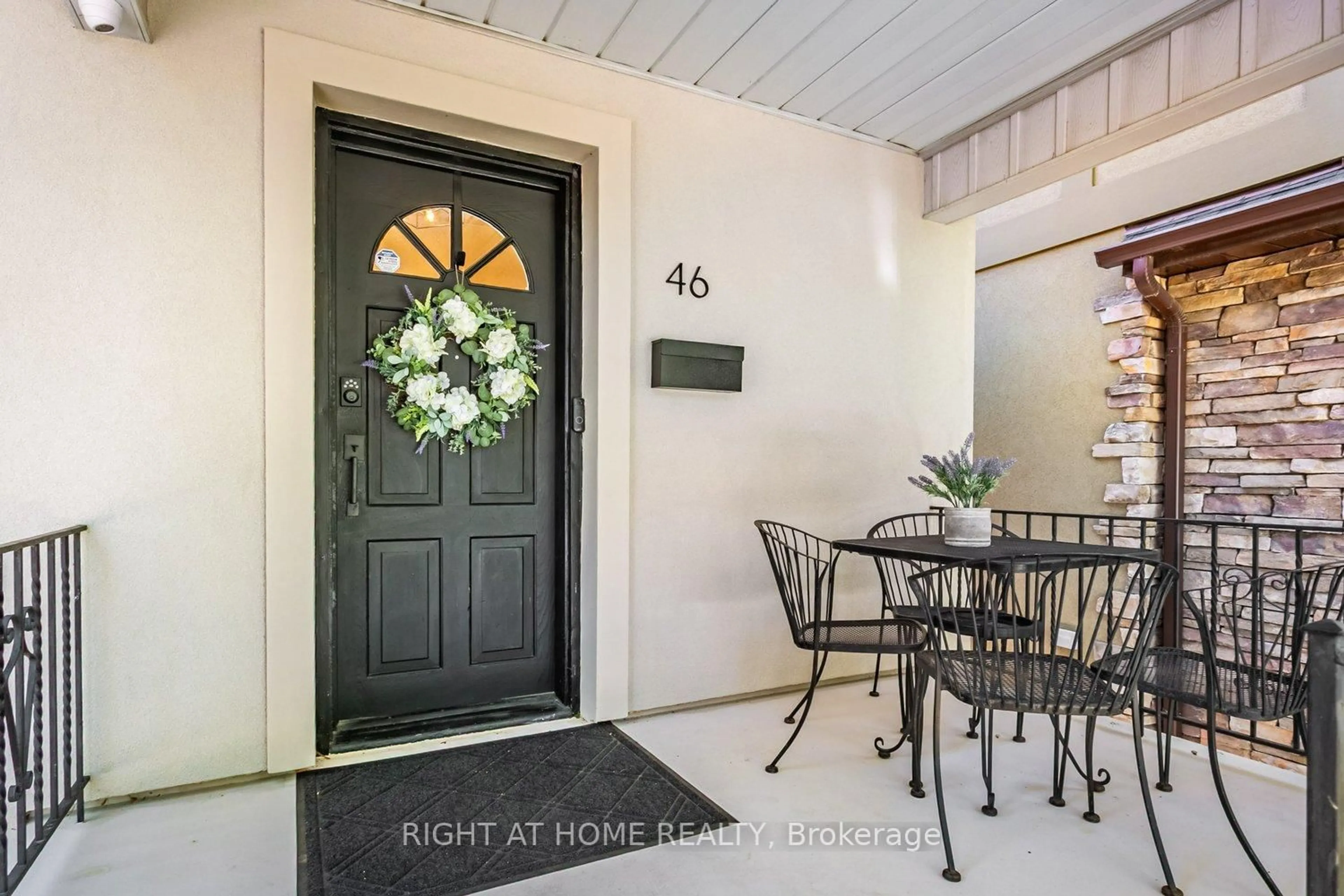 Indoor entryway for 46 Clissold Rd, Toronto Ontario M8Z 4T5