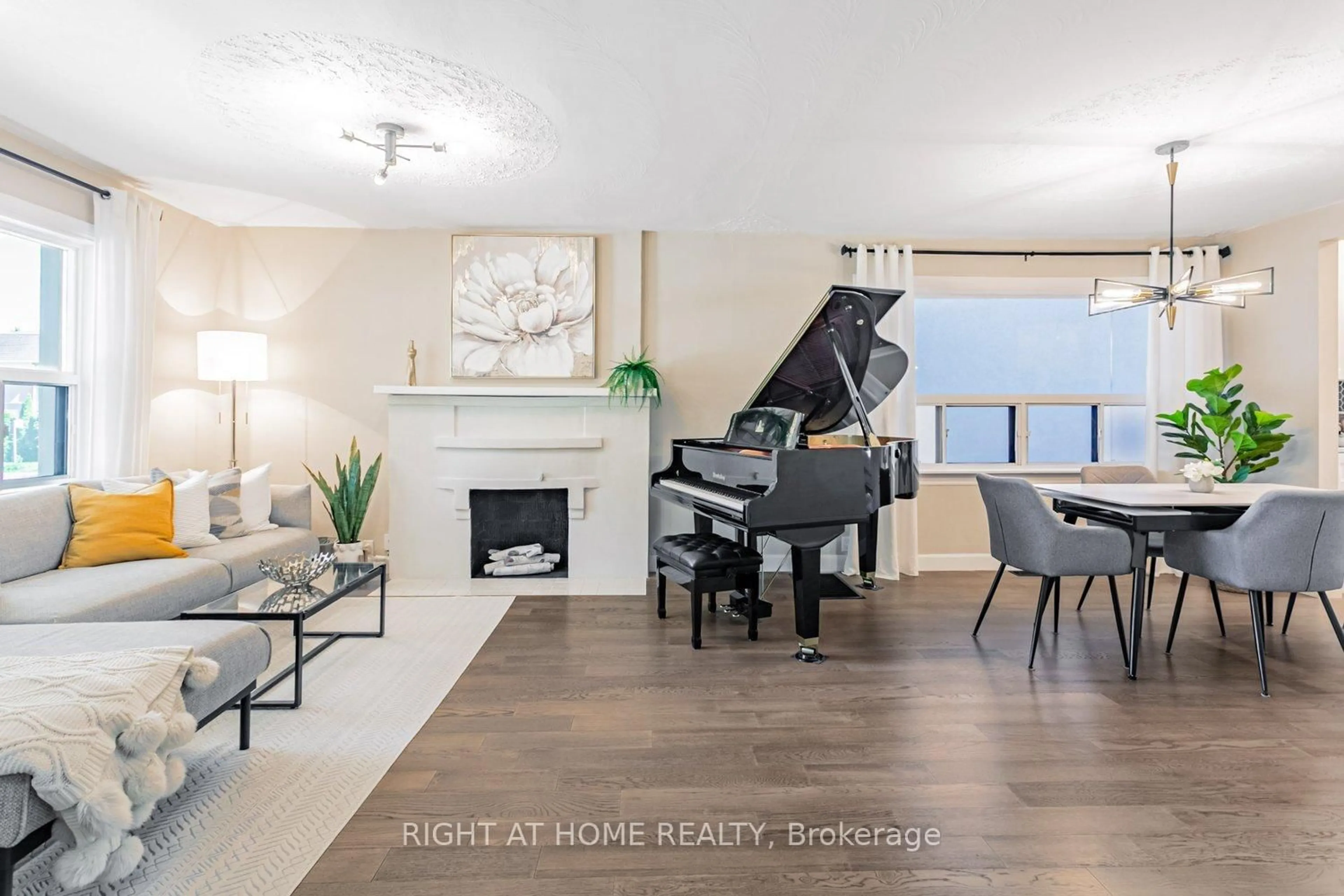 Living room with furniture, unknown for 46 Clissold Rd, Toronto Ontario M8Z 4T5