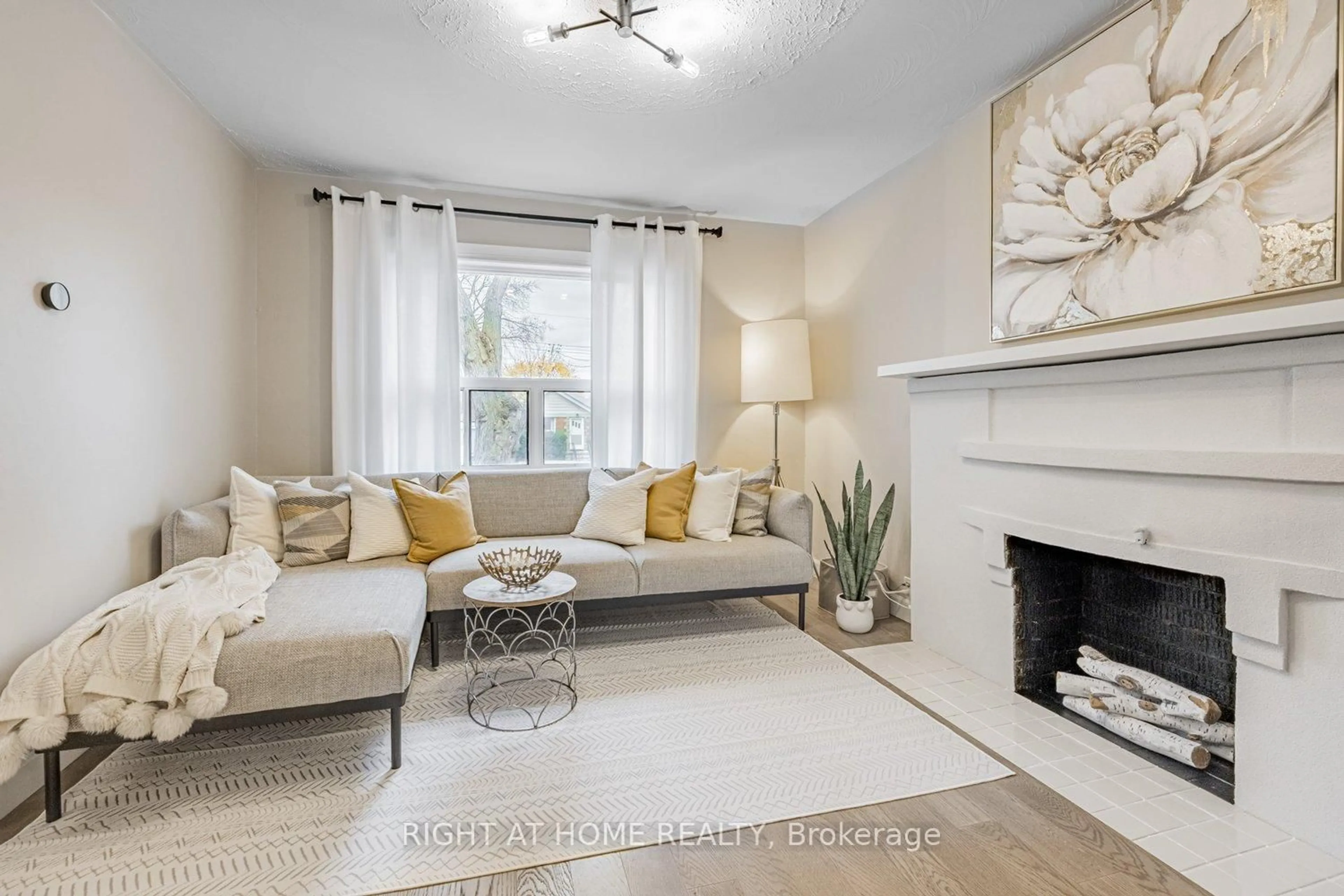 Living room with furniture, unknown for 46 Clissold Rd, Toronto Ontario M8Z 4T5