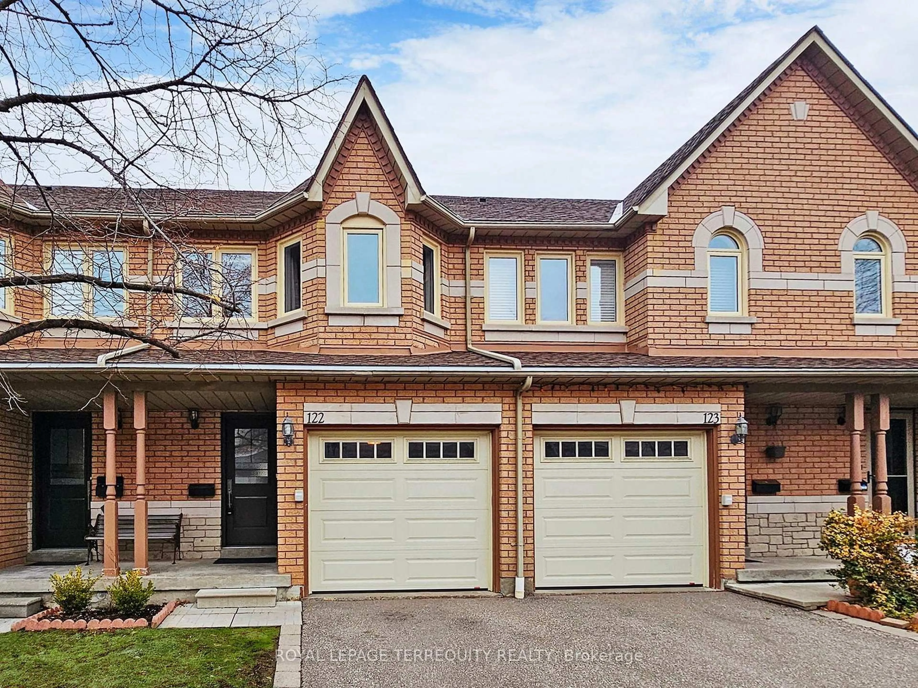 Home with brick exterior material, street for 455 Apache Crt #122, Mississauga Ontario L4Z 3W8