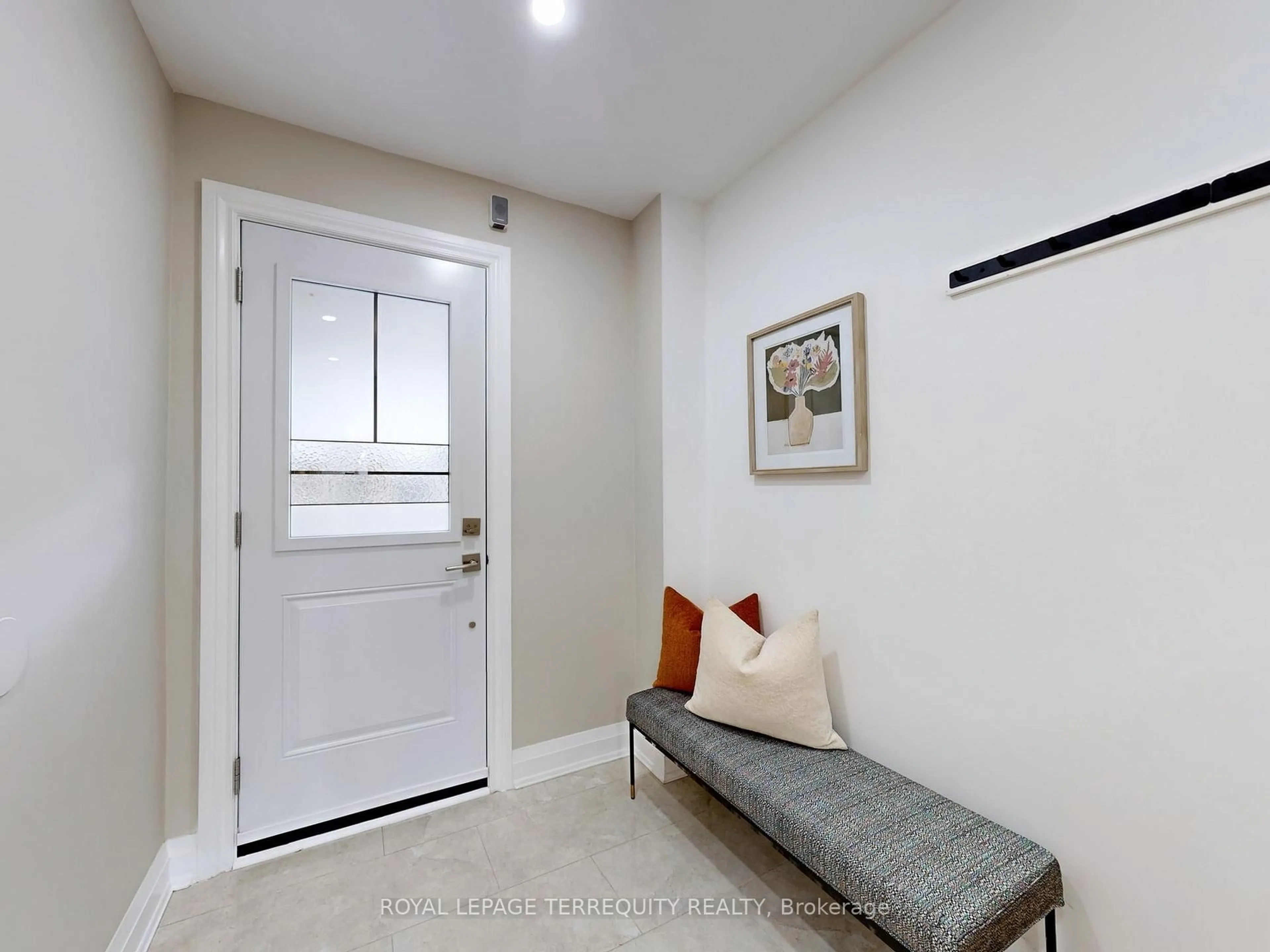 Indoor entryway for 455 Apache Crt #122, Mississauga Ontario L4Z 3W8