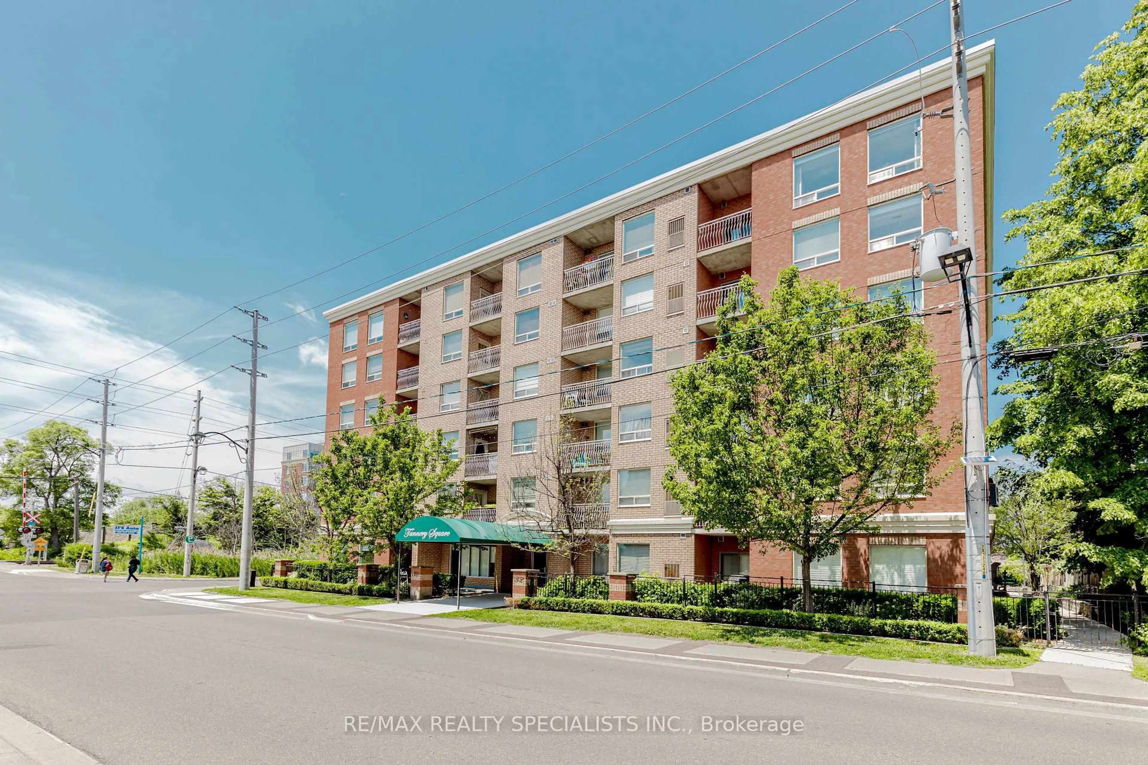 Patio, building for 32 Tannery St #401, Mississauga Ontario L5M 6T6