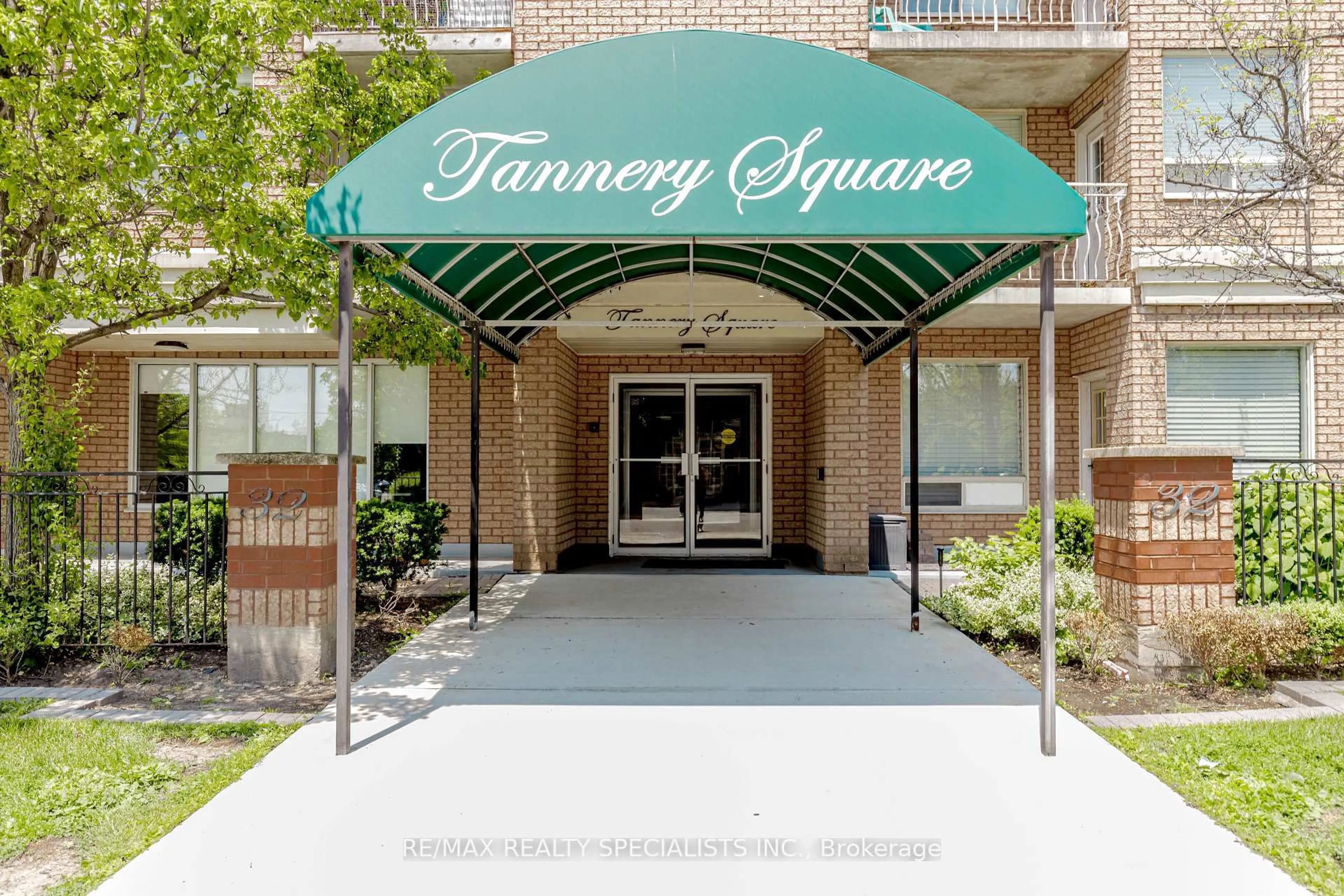 Unknown for 32 Tannery St #401, Mississauga Ontario L5M 6T6
