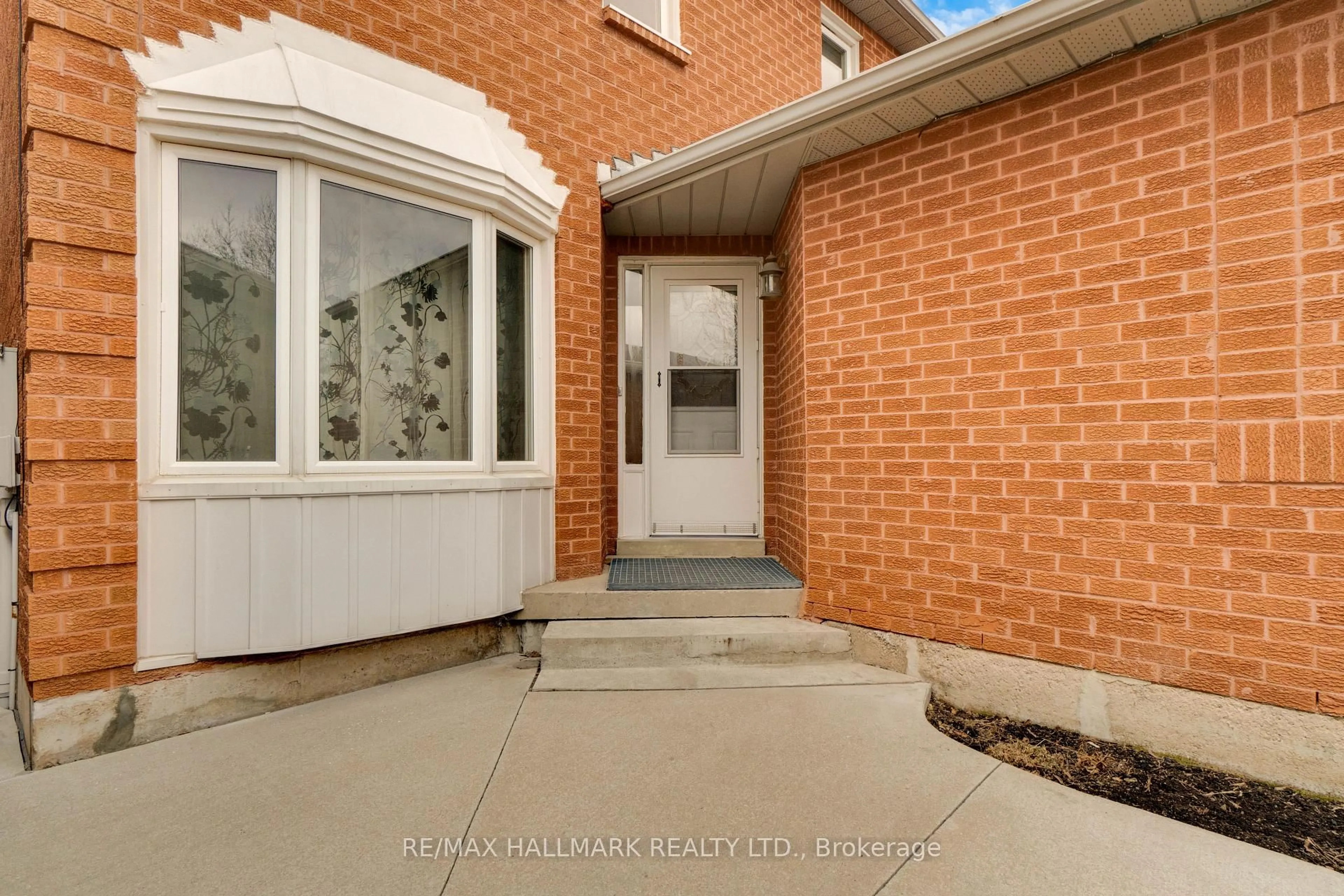 Home with brick exterior material, street for 3310 GREENBELT Cres, Mississauga Ontario L5N 5X1