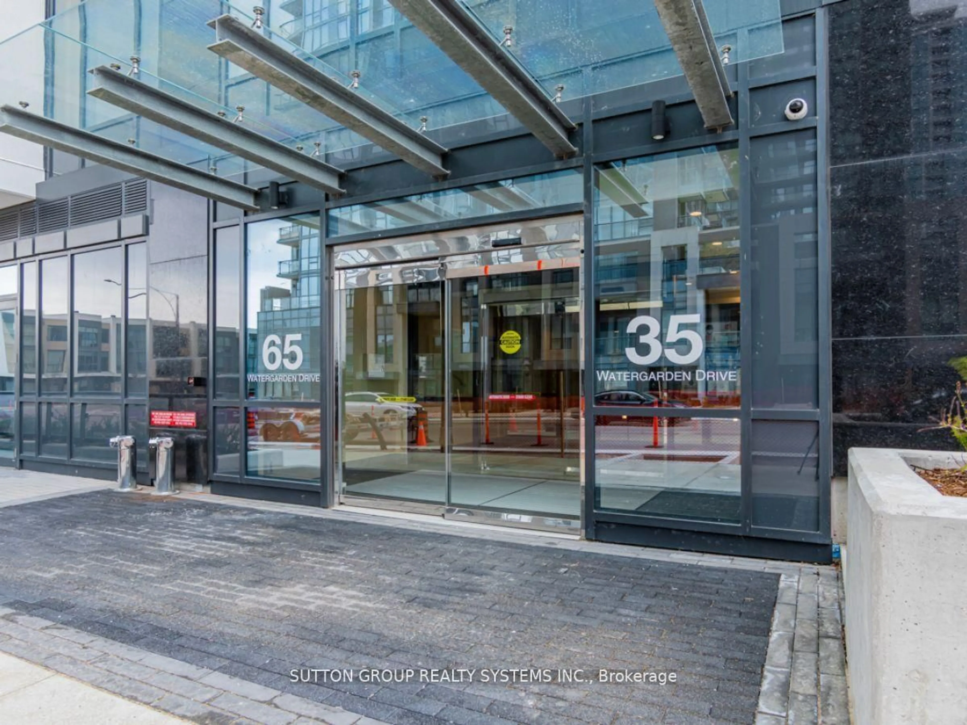 Indoor foyer for 35 Watergarden Dr #316, Mississauga Ontario L5R 0G8