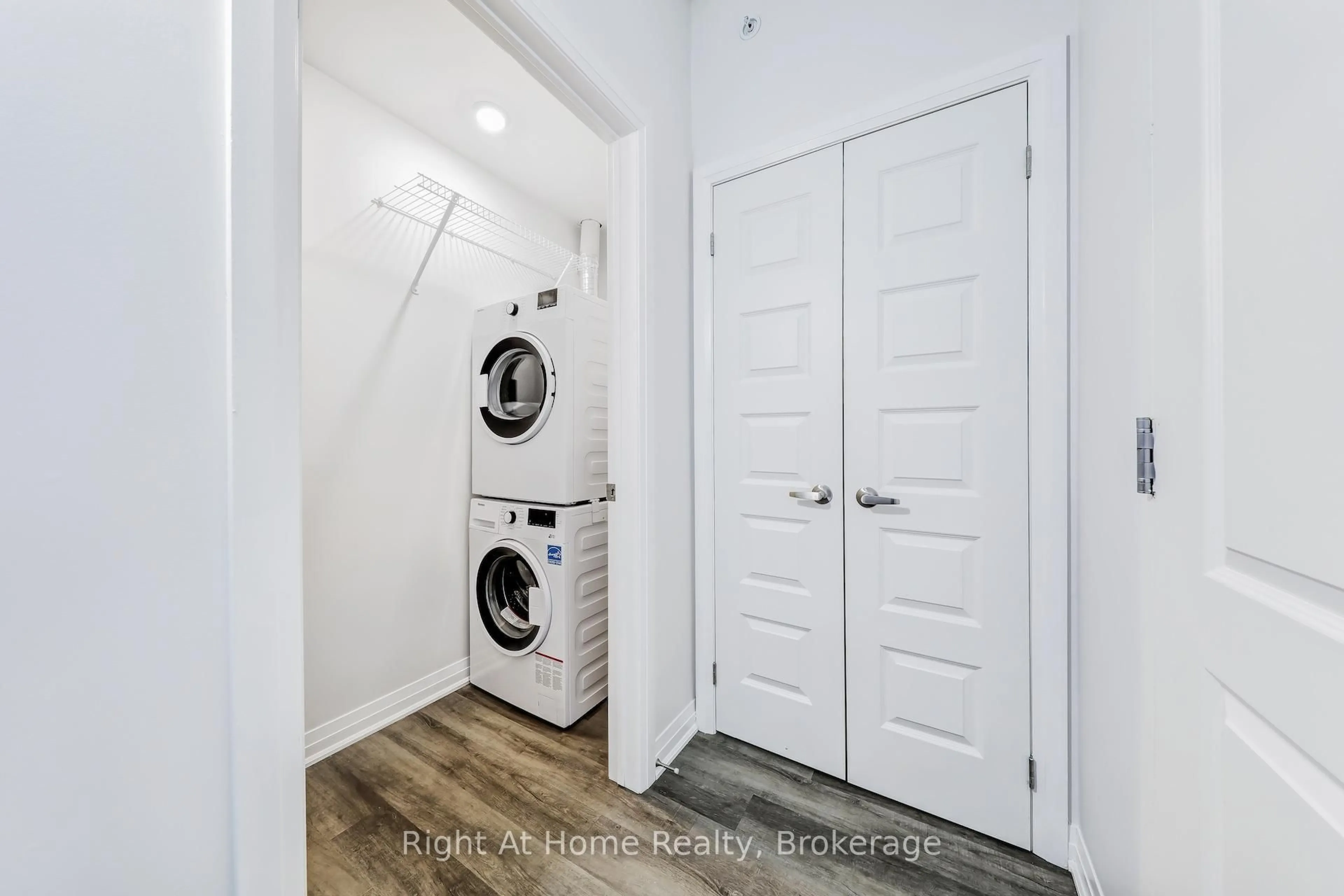 Laundry room for 610 Farmstead Dr #307, Milton Ontario L9T 8X5