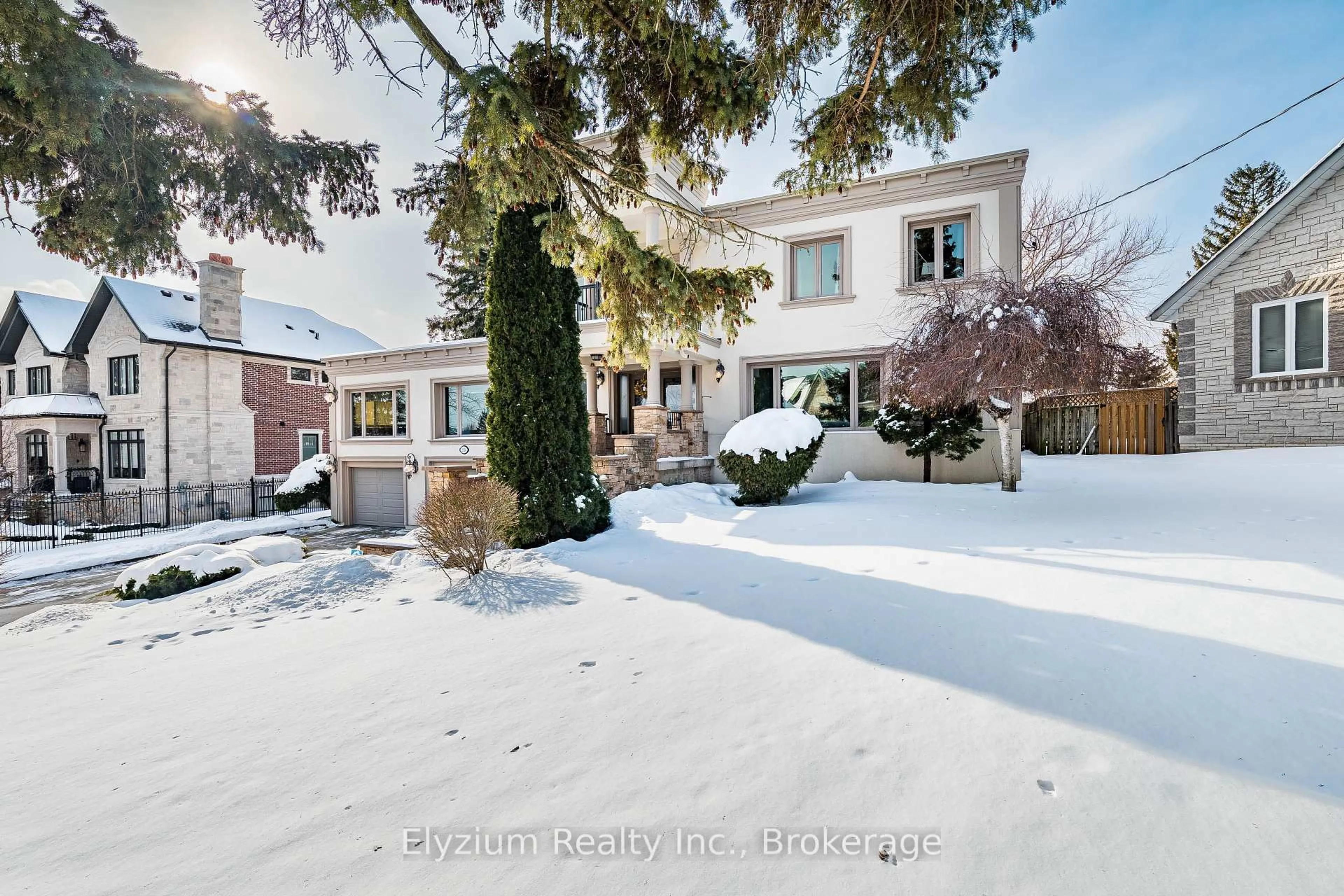 A pic from outside/outdoor area/front of a property/back of a property/a pic from drone, street for 2514 Sharon Cres, Mississauga Ontario L5C 1Y8