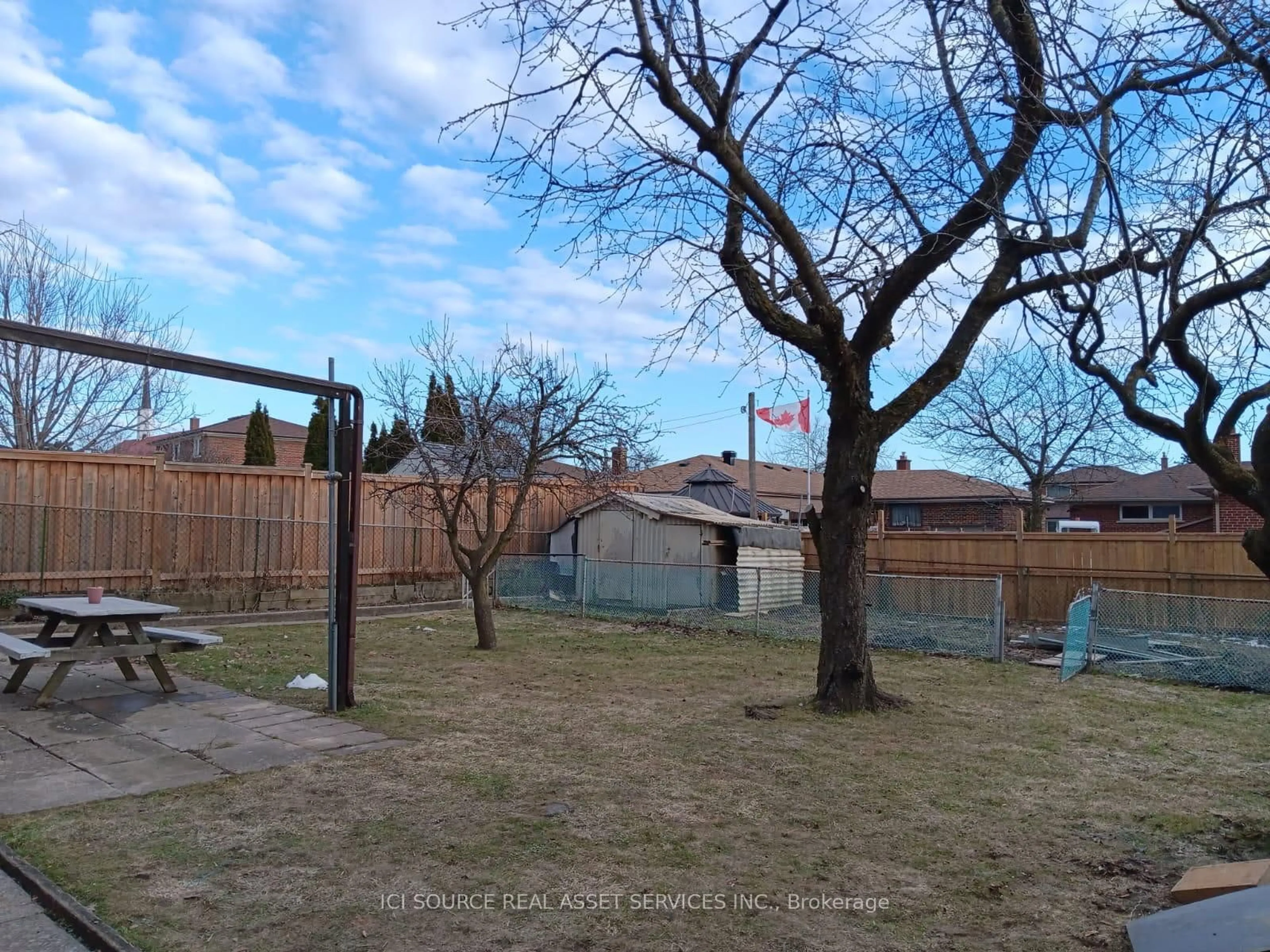 A pic from outside/outdoor area/front of a property/back of a property/a pic from drone, street for 73 Burr Ave, Toronto Ontario M6L 1V3