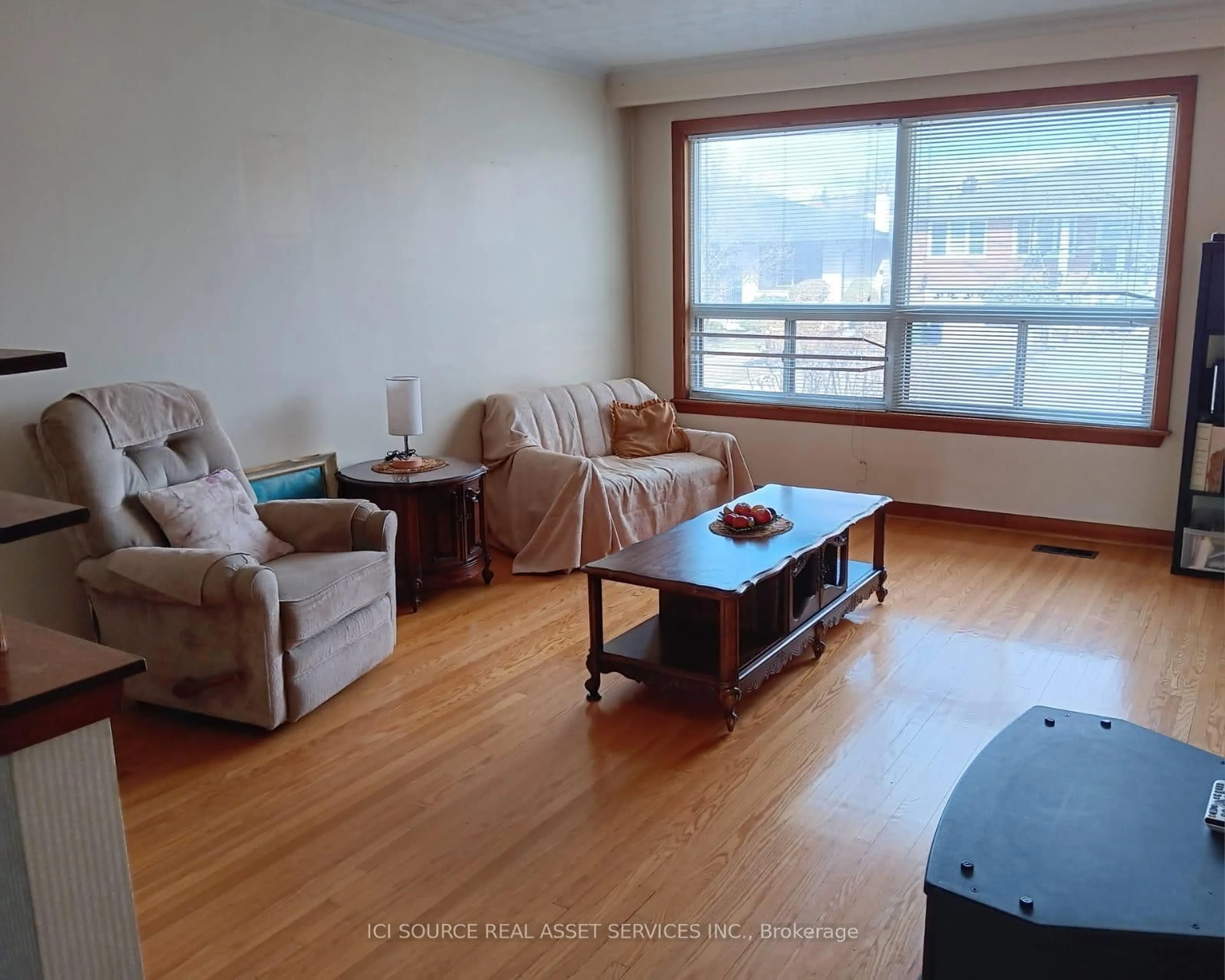 Living room with furniture, wood/laminate floor for 73 Burr Ave, Toronto Ontario M6L 1V3