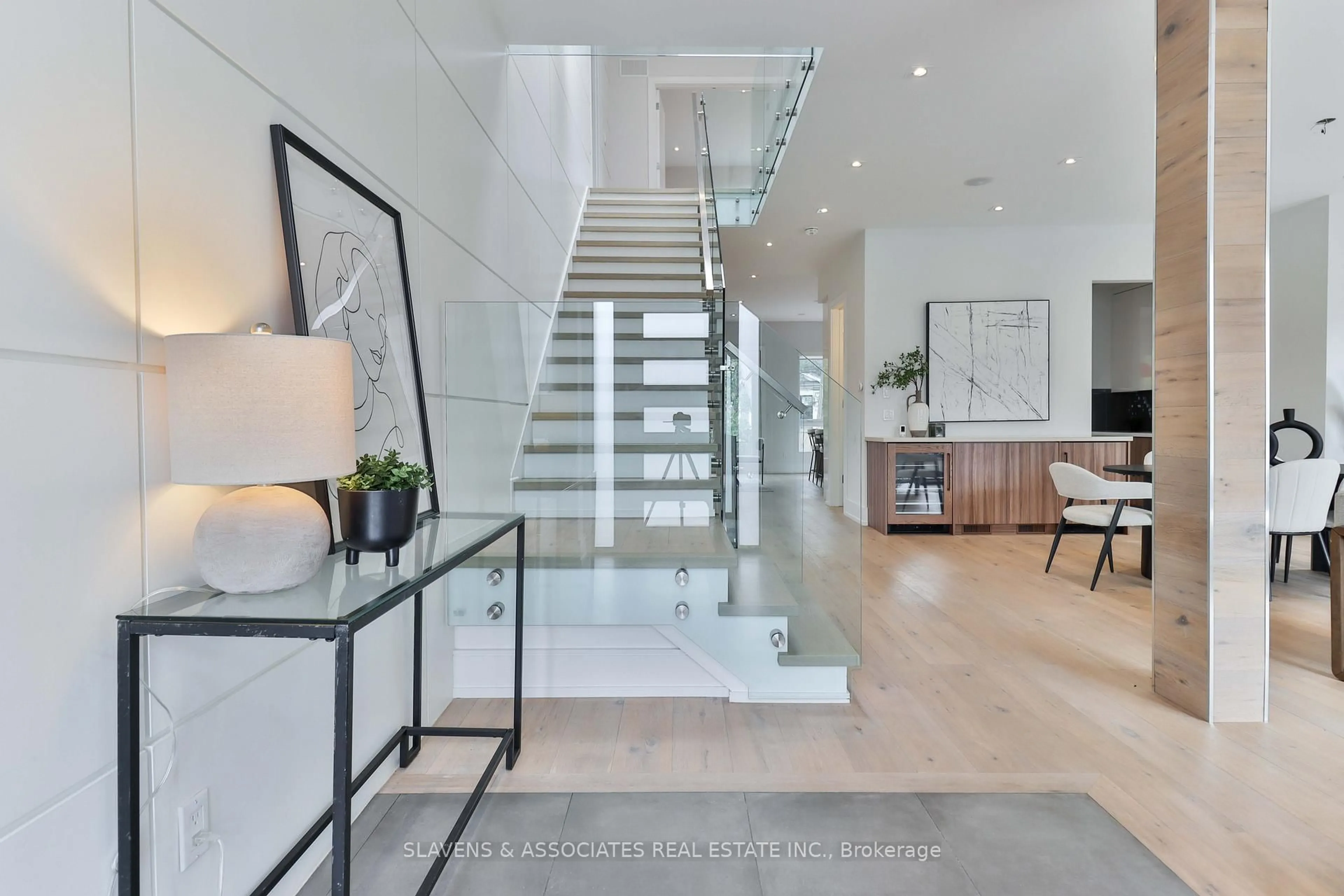 Unknown for 271 Jennings Cres, Oakville Ontario L6L 1W3