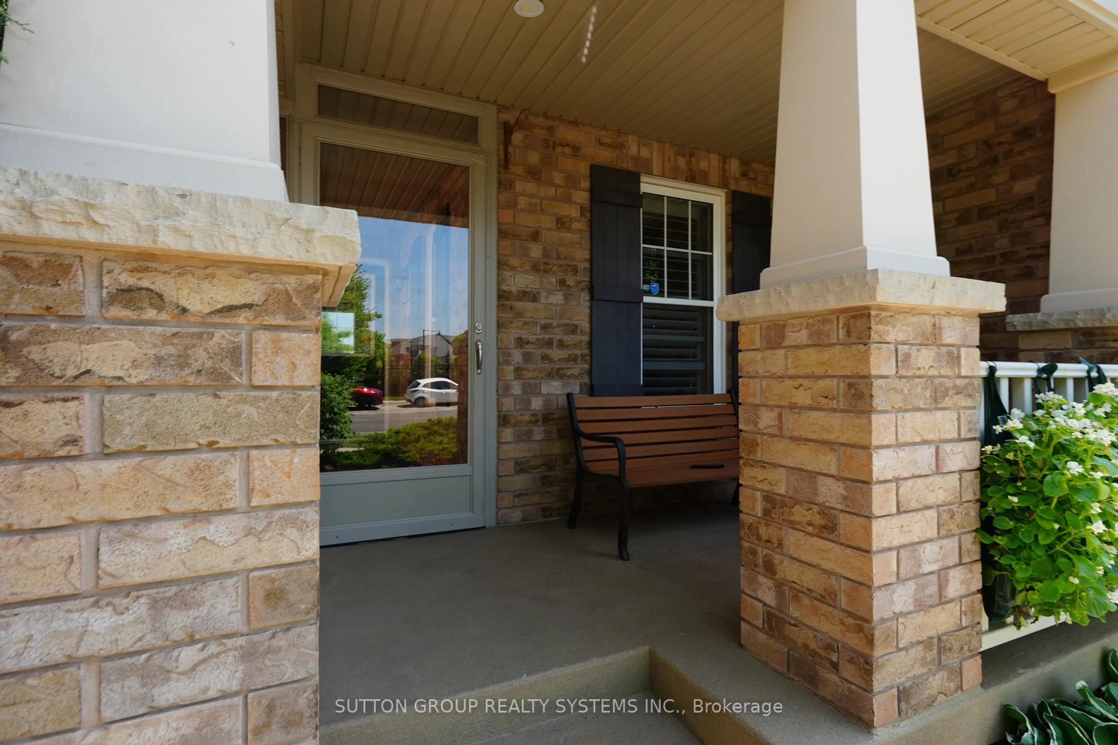 Indoor entryway for 35 Bleasdale Ave, Brampton Ontario L7A 0P5