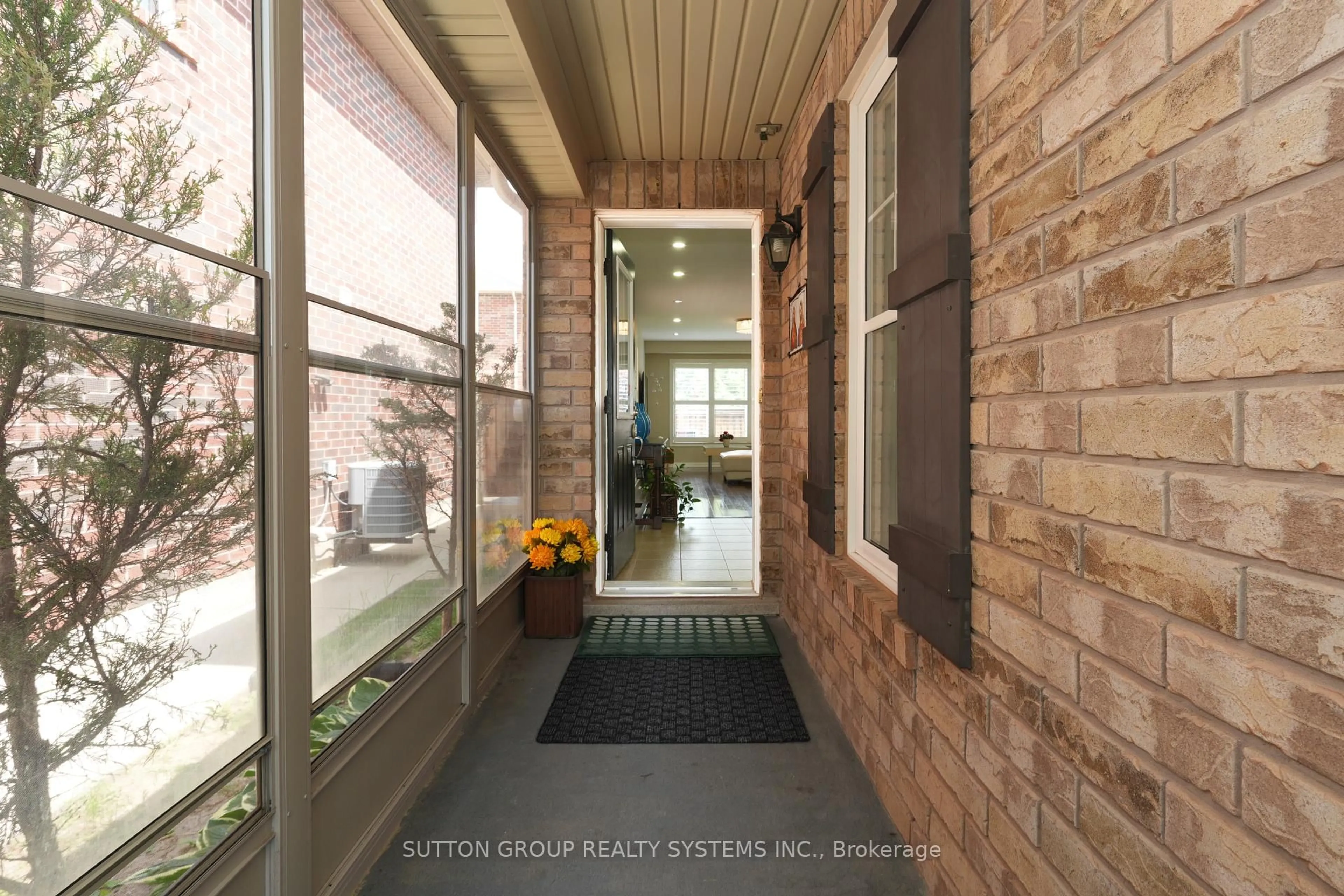 Indoor entryway for 35 Bleasdale Ave, Brampton Ontario L7A 0P5