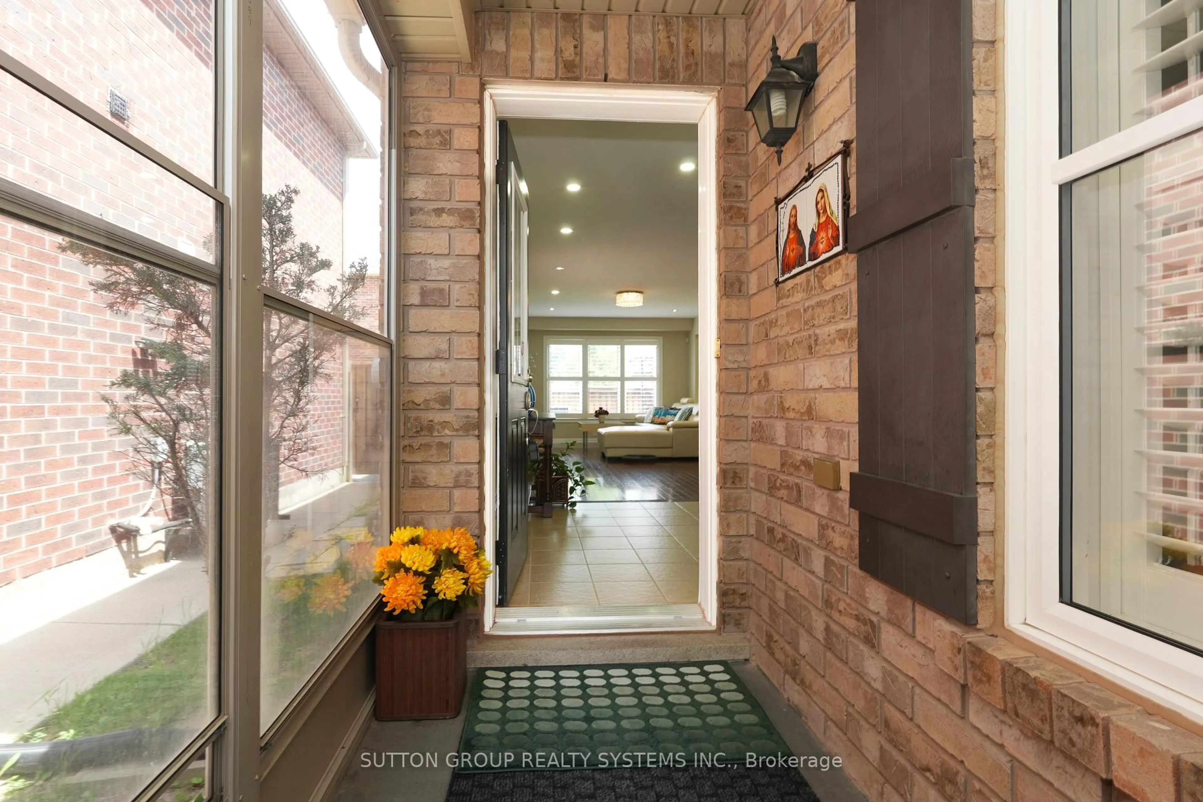 Indoor entryway for 35 Bleasdale Ave, Brampton Ontario L7A 0P5