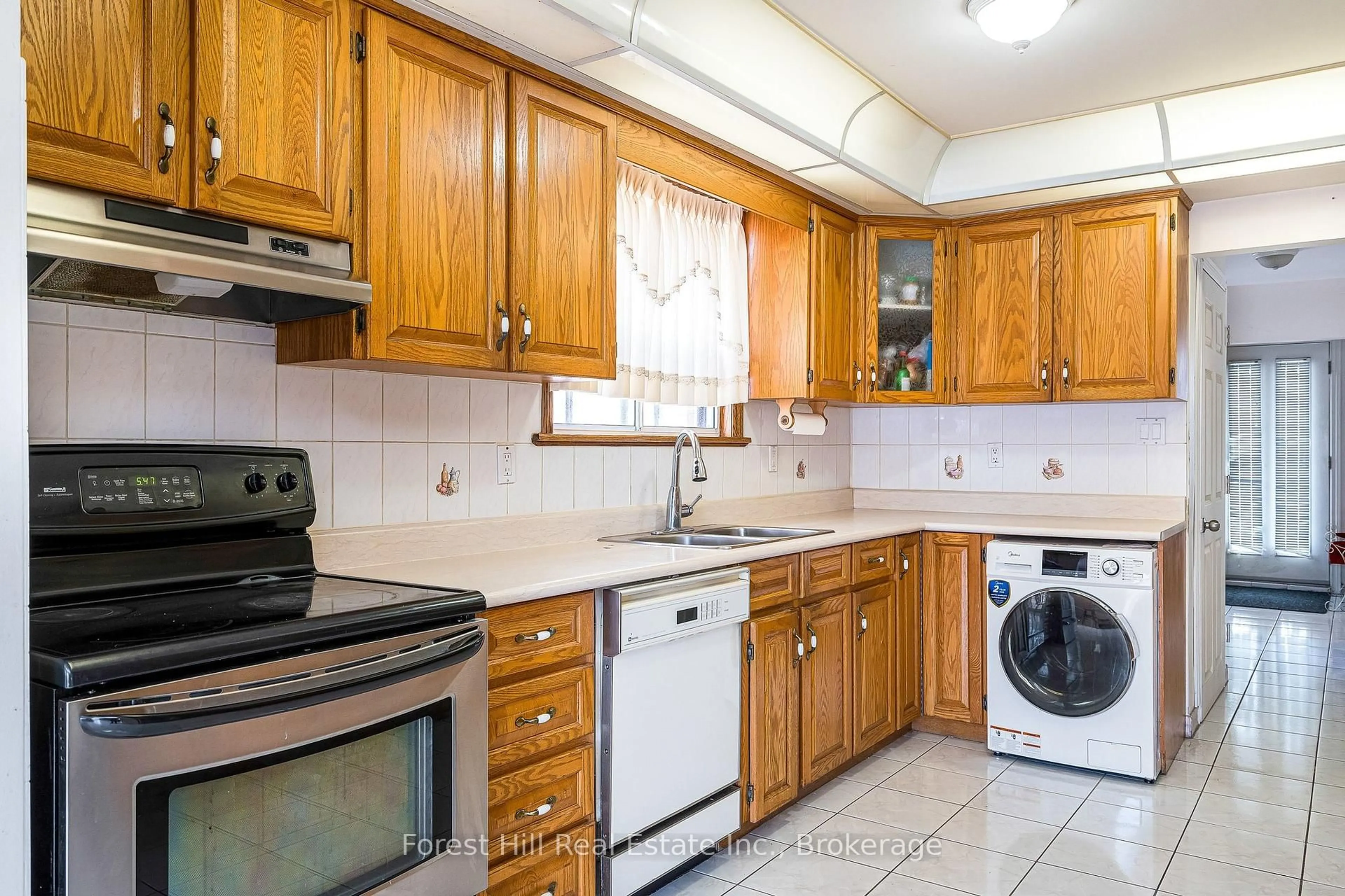 Standard kitchen, unknown for 40 Chiswick Ave, Toronto Ontario M6M 4T9