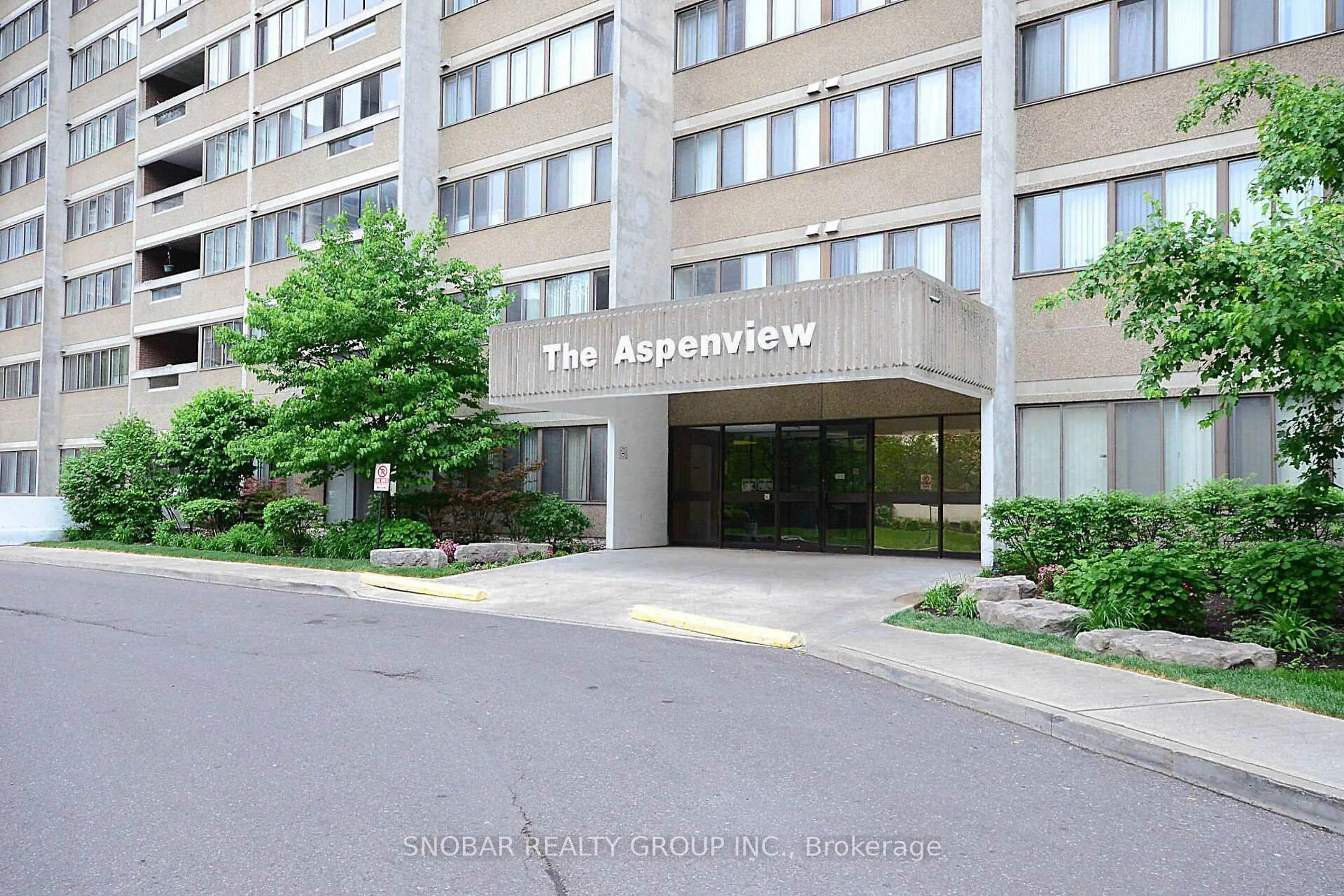 Indoor foyer for 50 Elm Dr #1110, Mississauga Ontario L5A 3X2