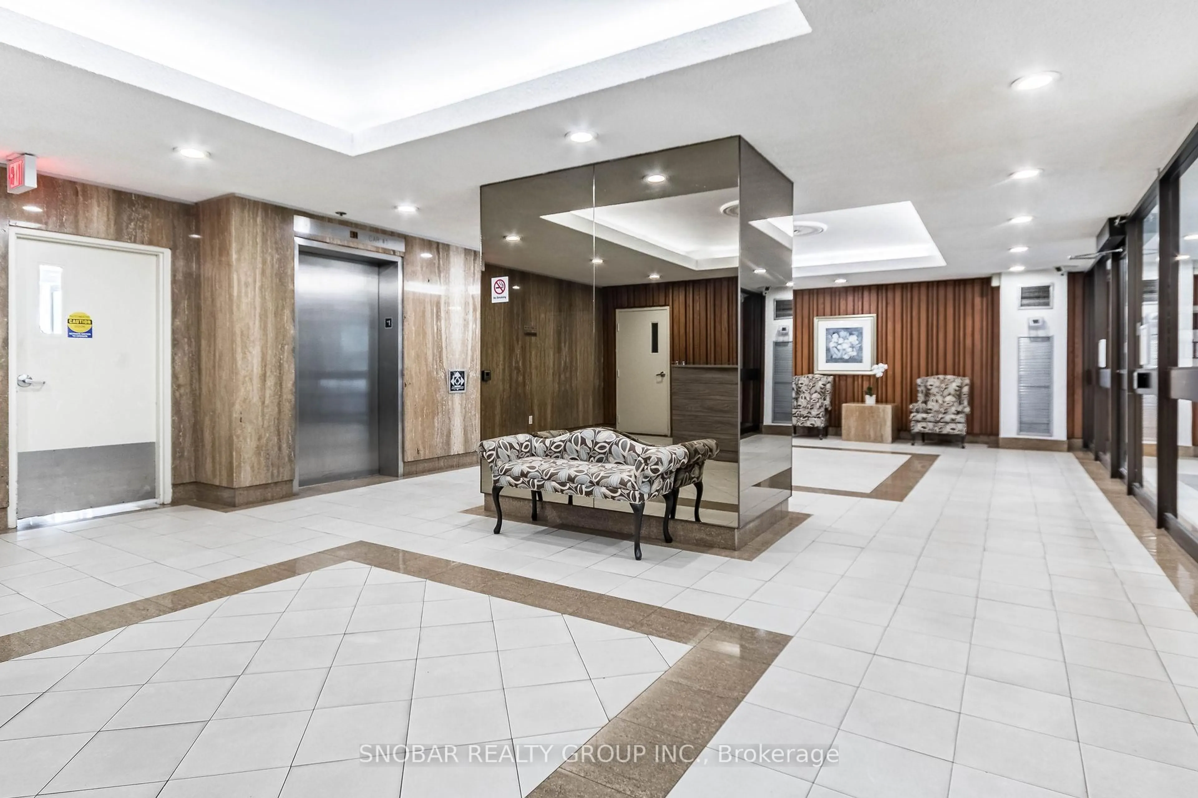 Indoor foyer for 50 Elm Dr #1110, Mississauga Ontario L5A 3X2