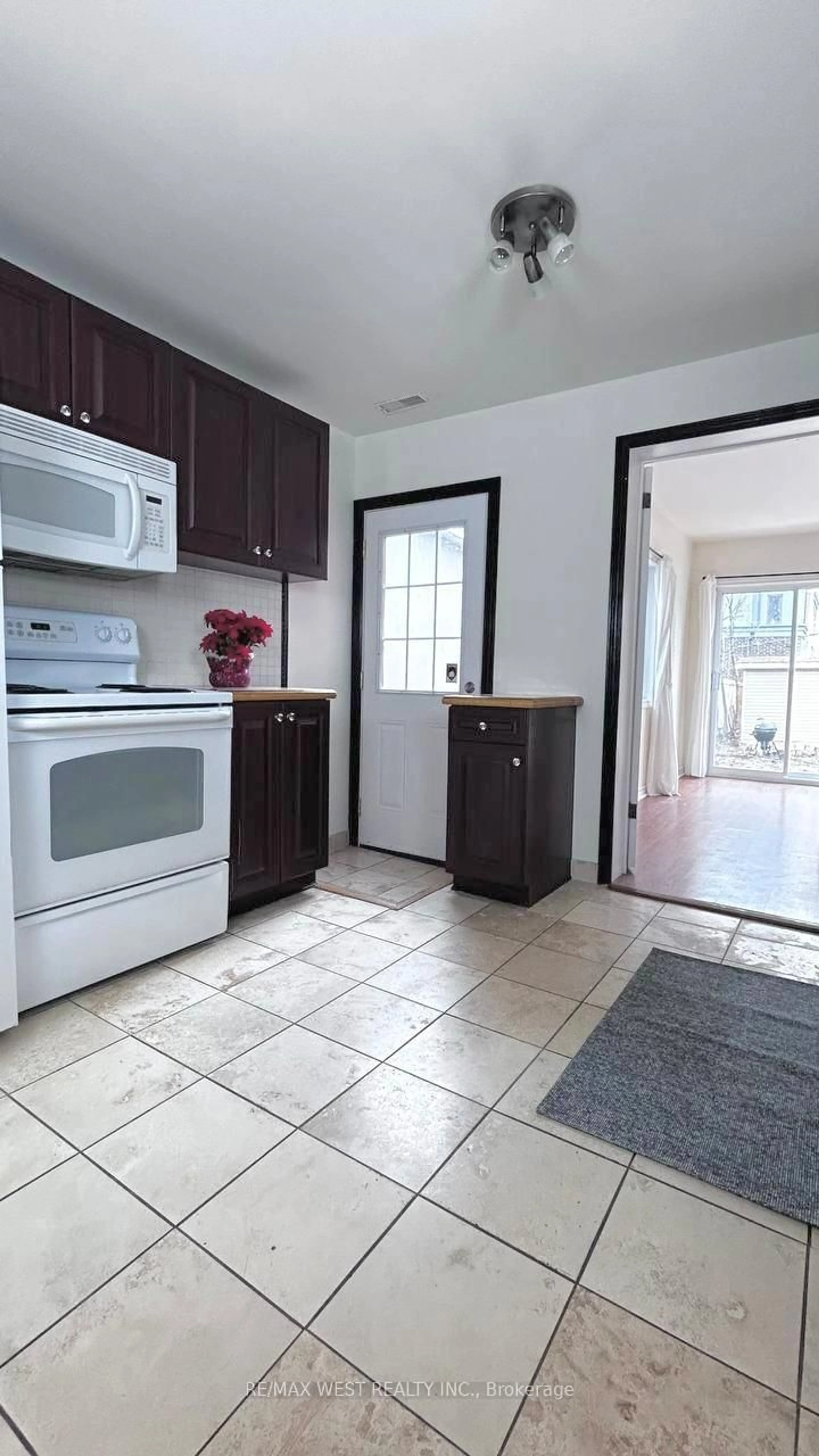 Standard kitchen, ceramic/tile floor for 15 Fourteenth St, Toronto Ontario M8V 3H8