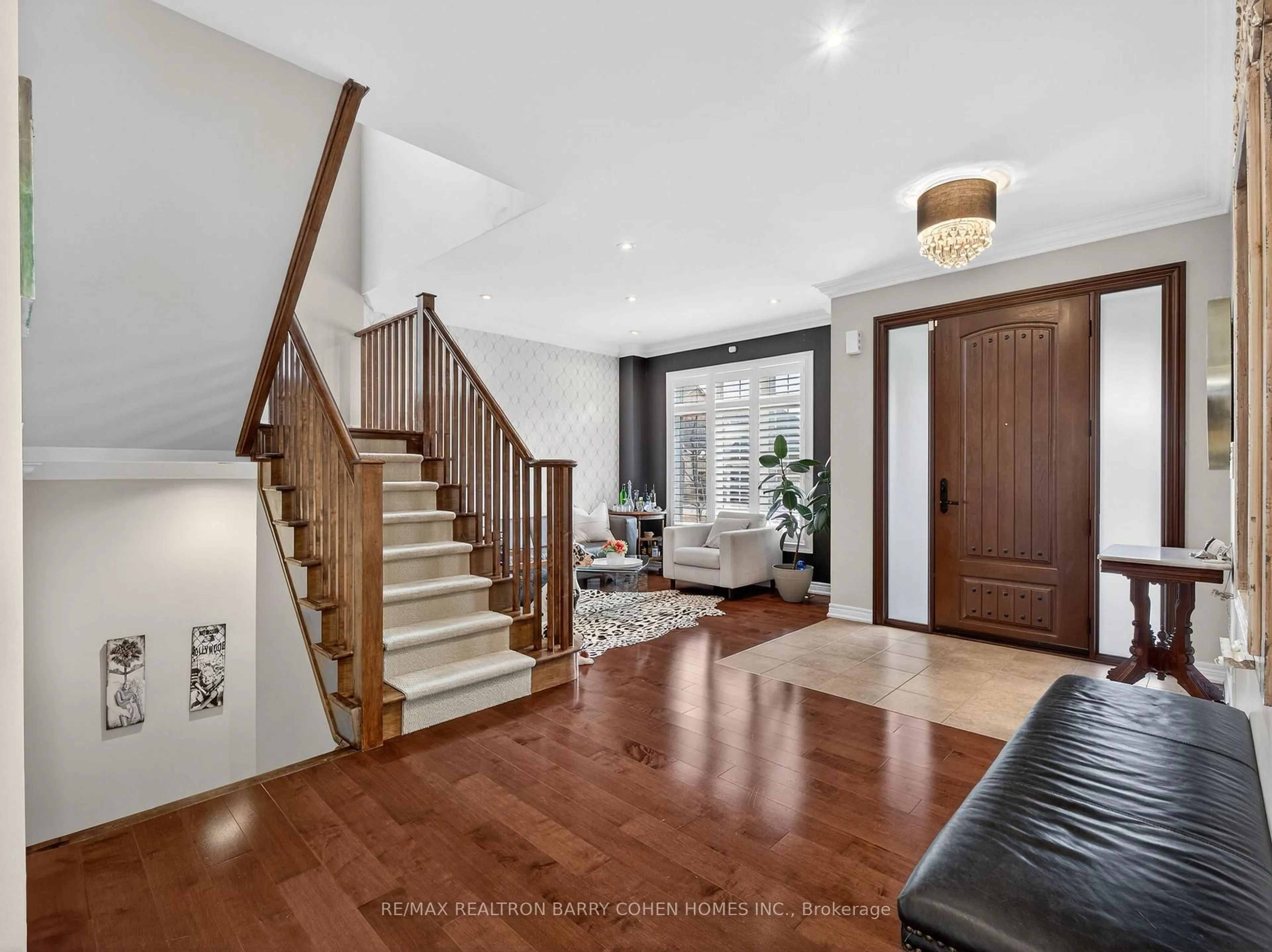 Indoor foyer for 3225 Saltaire Cres, Oakville Ontario L6M 0K8