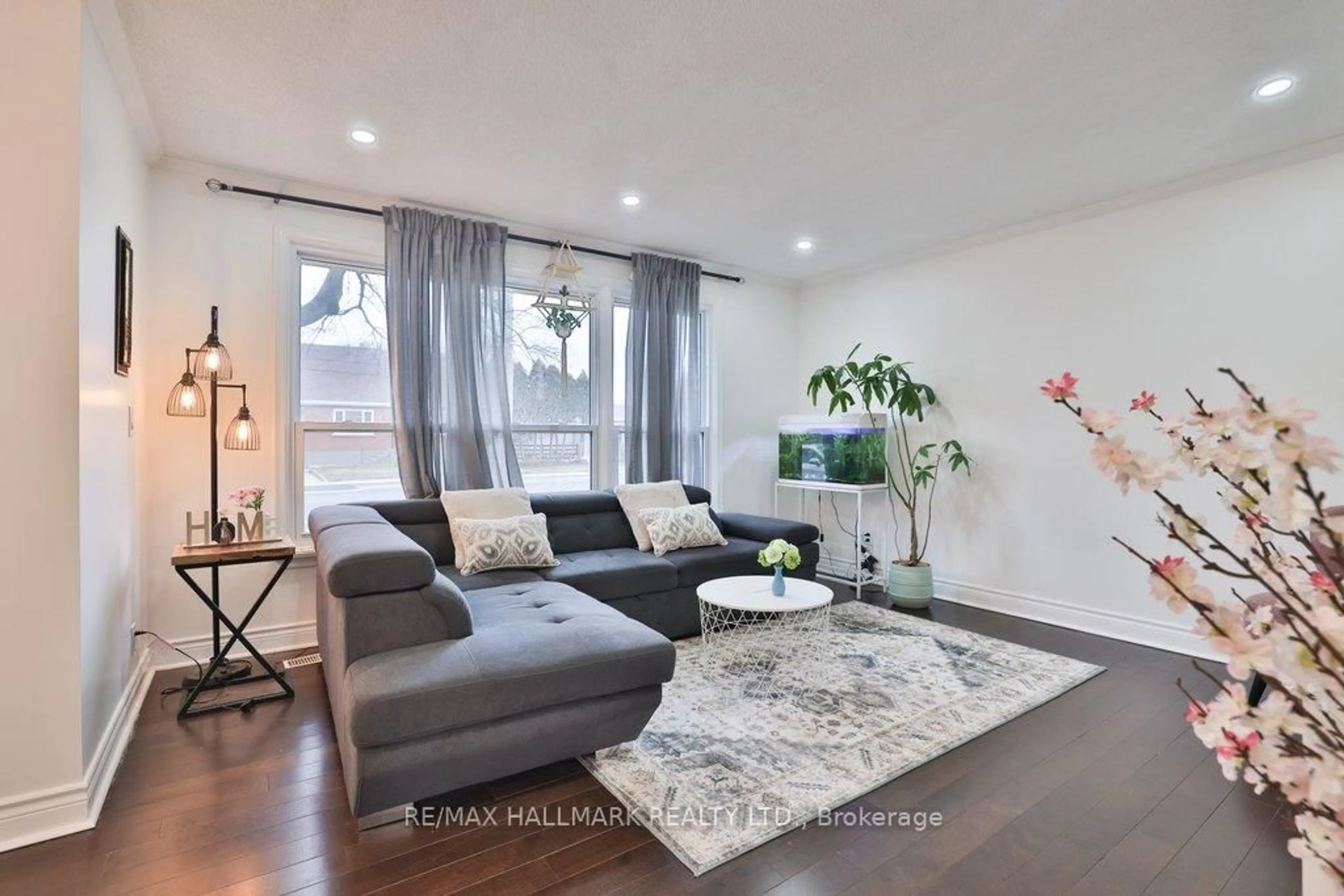 Living room with furniture, wood/laminate floor for 2334 Prospect St, Burlington Ontario L7R 2A6