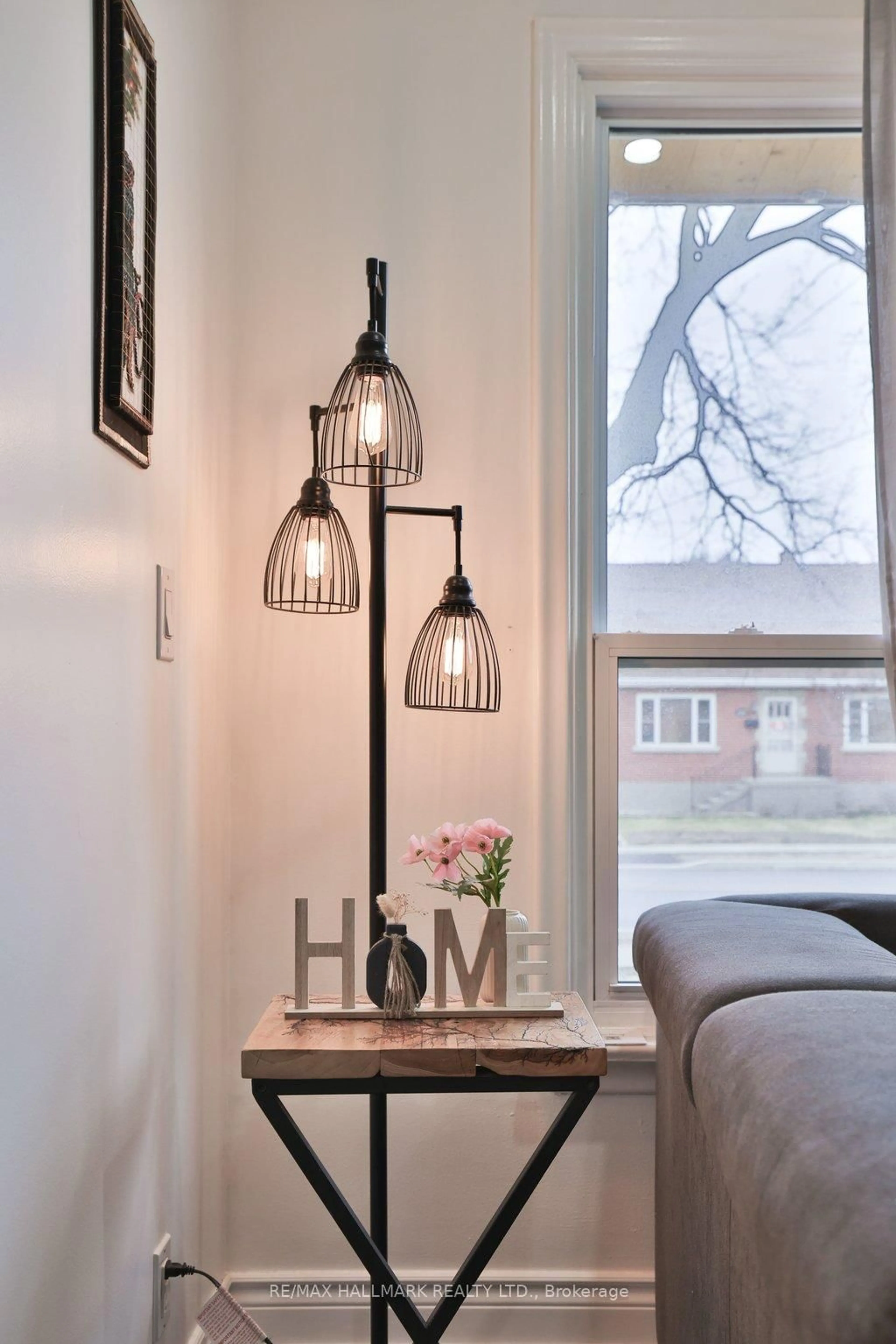 Indoor entryway for 2334 Prospect St, Burlington Ontario L7R 2A6