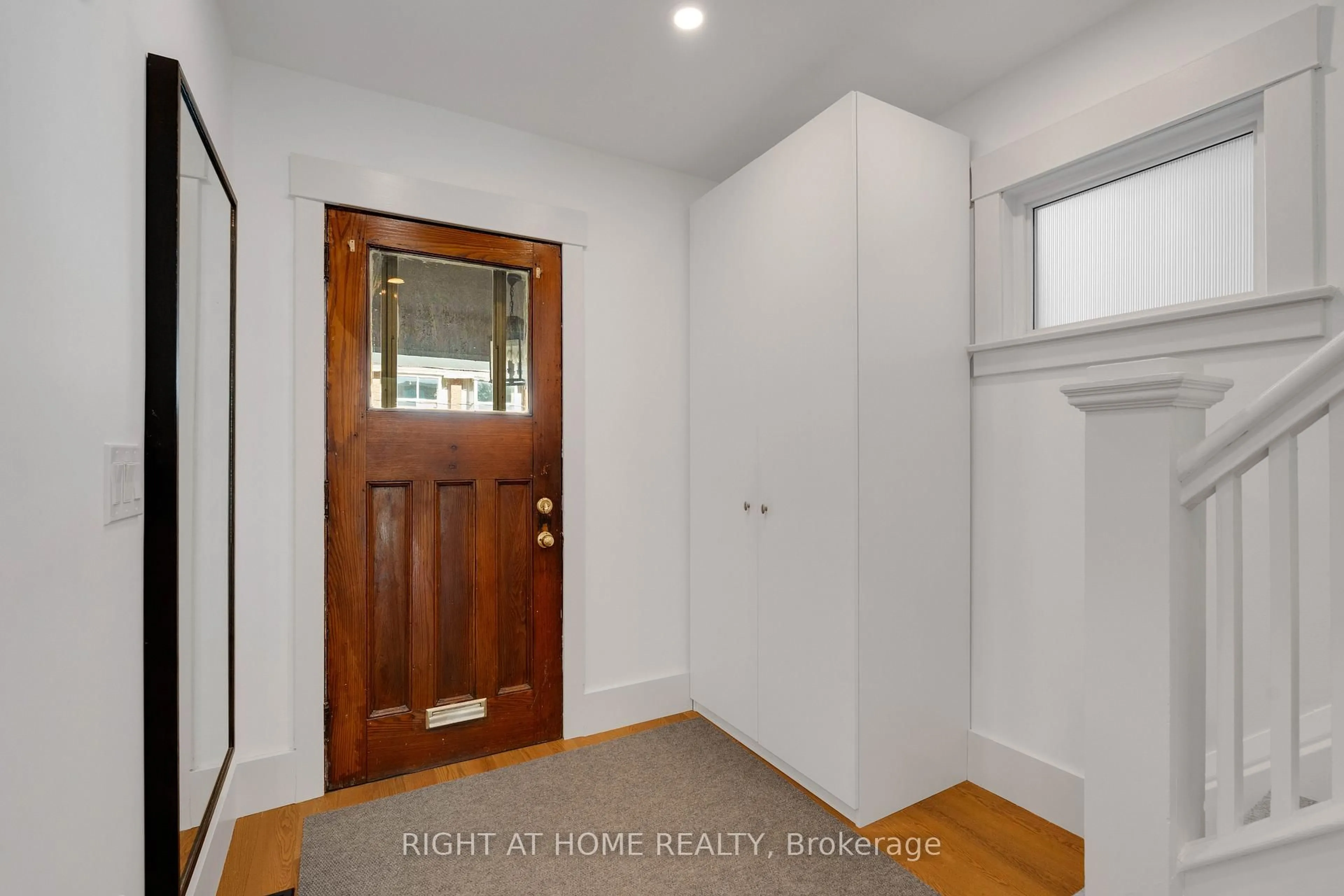 Indoor entryway for 1642 Dufferin St, Toronto Ontario M6H 3L8