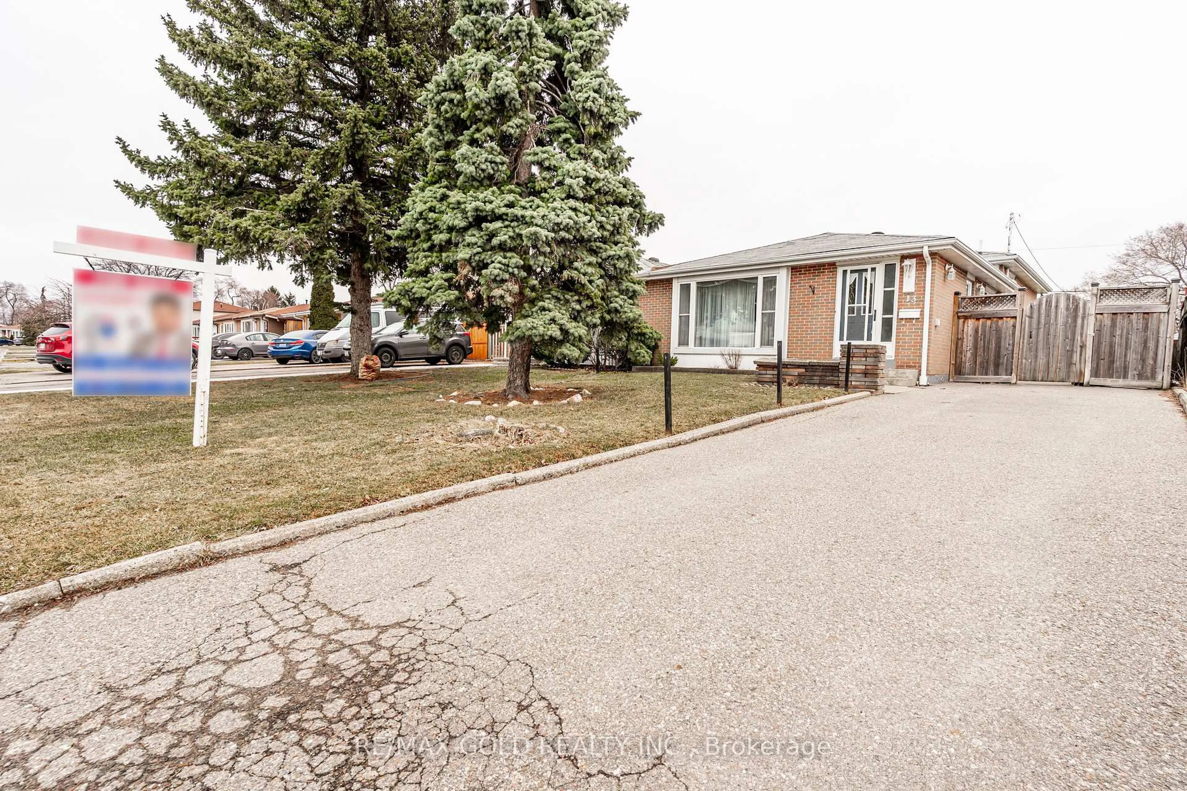 Patio, street for 13 Cathcart Cres, Brampton Ontario L6T 2A4