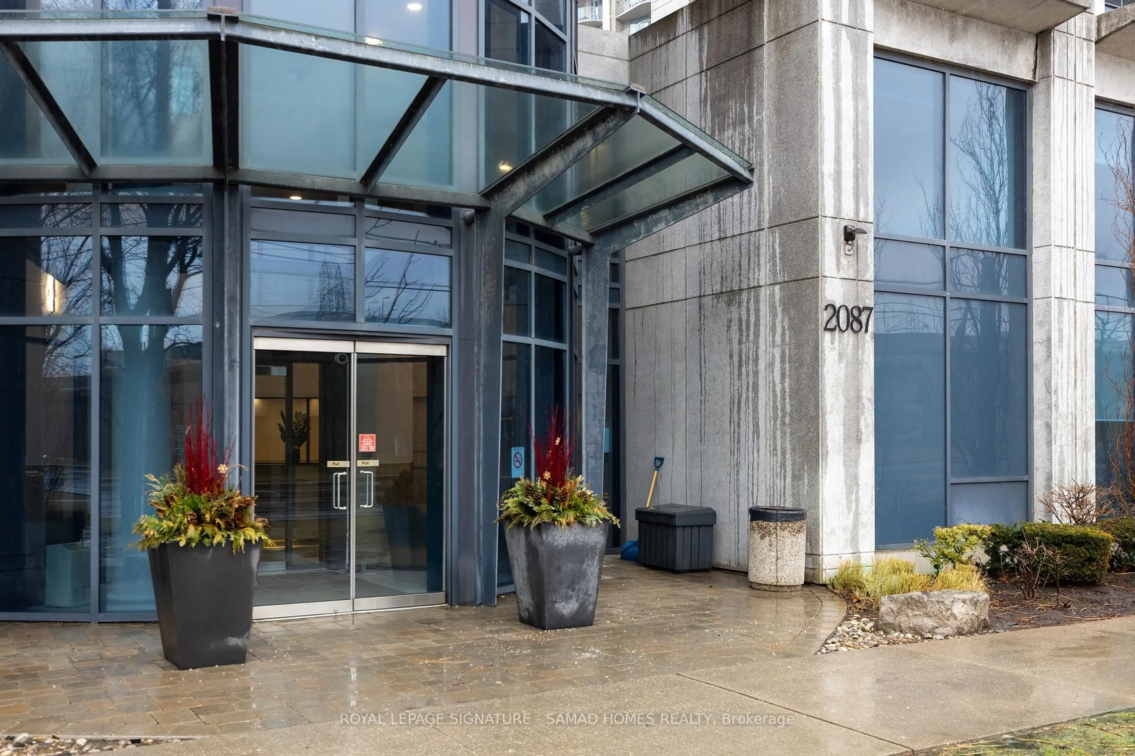 Lobby for 2087 Lake Shore Blvd #1004, Toronto Ontario M8V 4G3