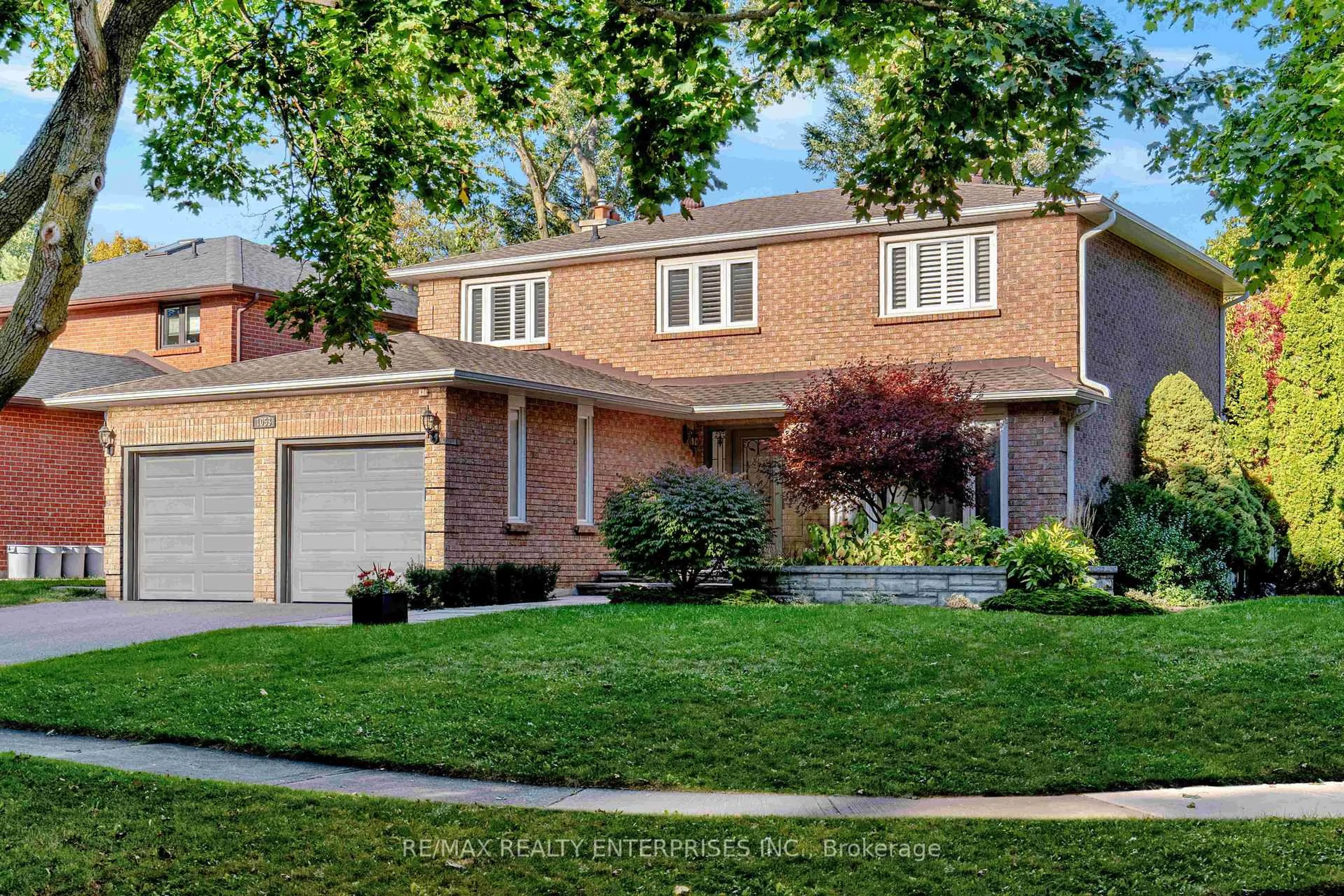 Home with brick exterior material, street for 1053 Red Pine Cres, Mississauga Ontario L5H 4E4