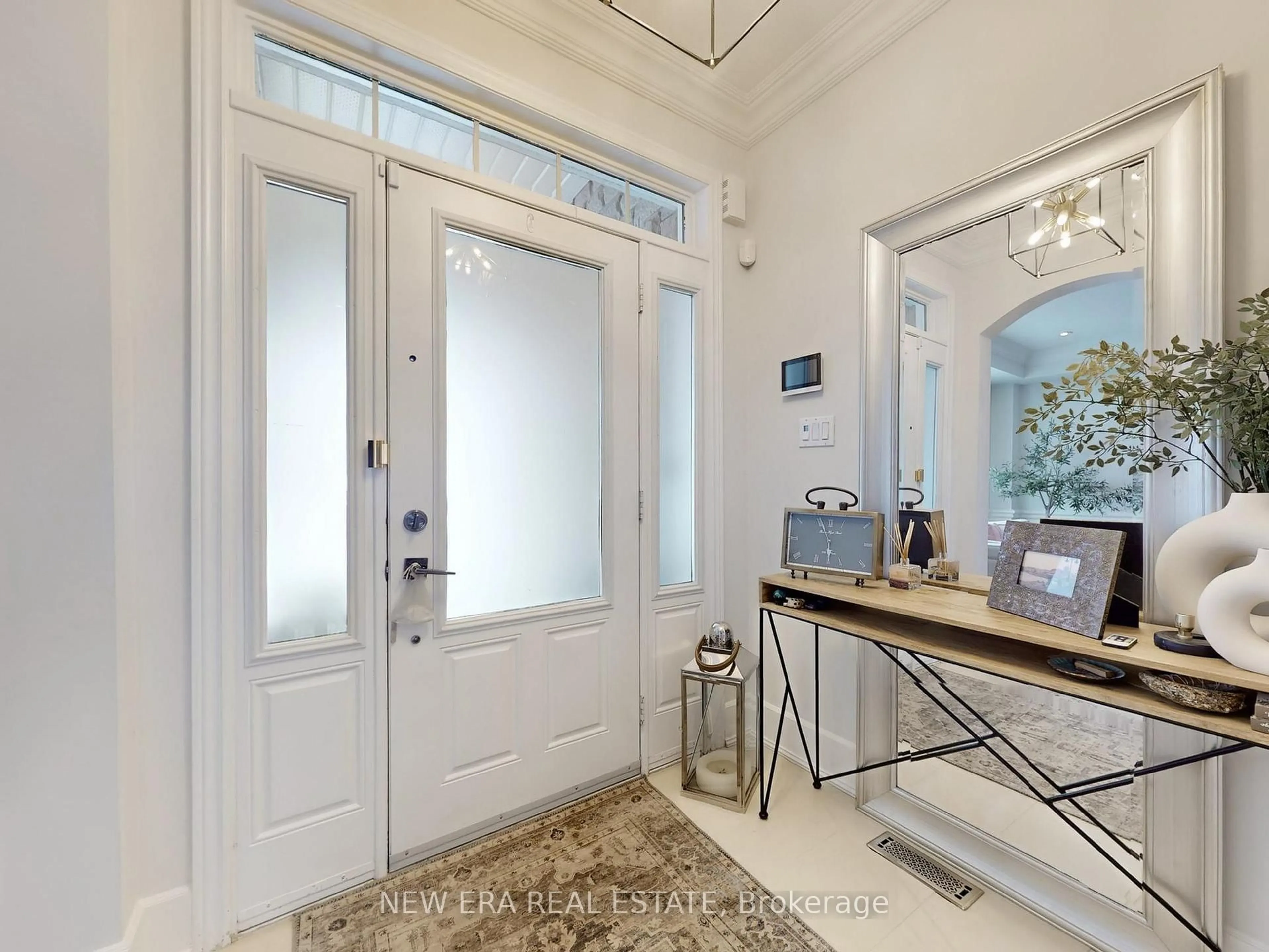 Indoor entryway for 57 Hawkridge Tr, Brampton Ontario L6P 2T6