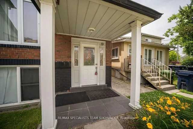 19 Buttonwood Ave, Toronto 2
