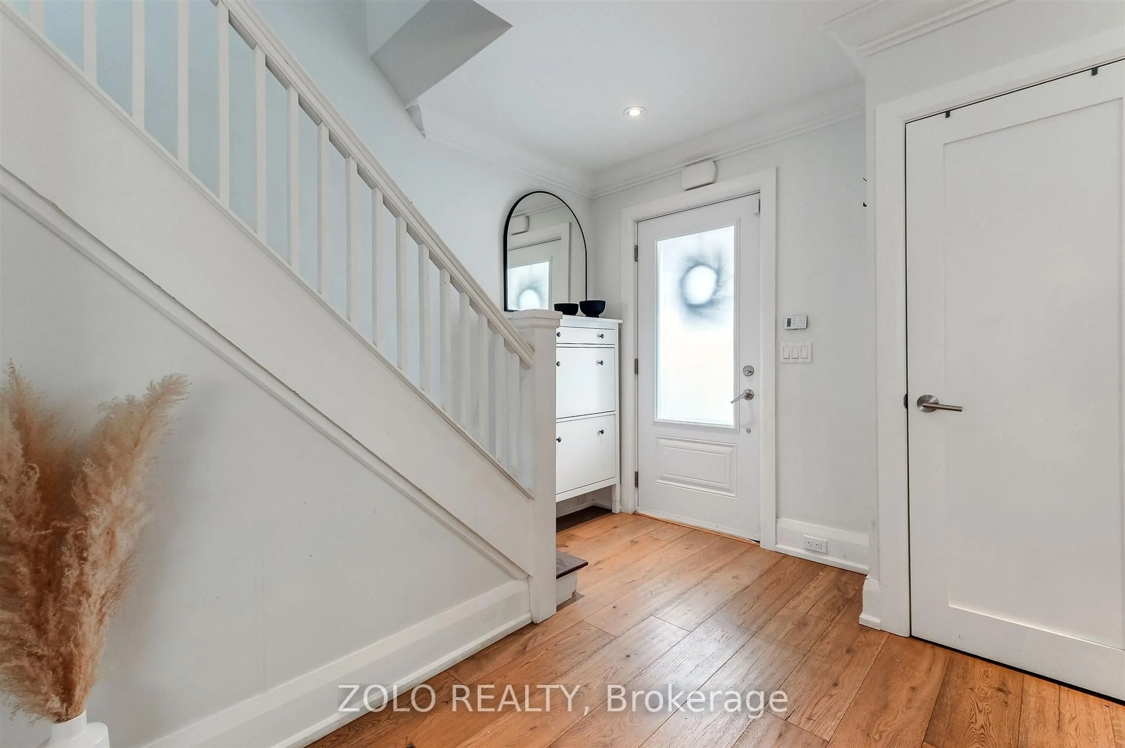Indoor entryway for 25 Joseph St, Toronto Ontario M9N 2H9