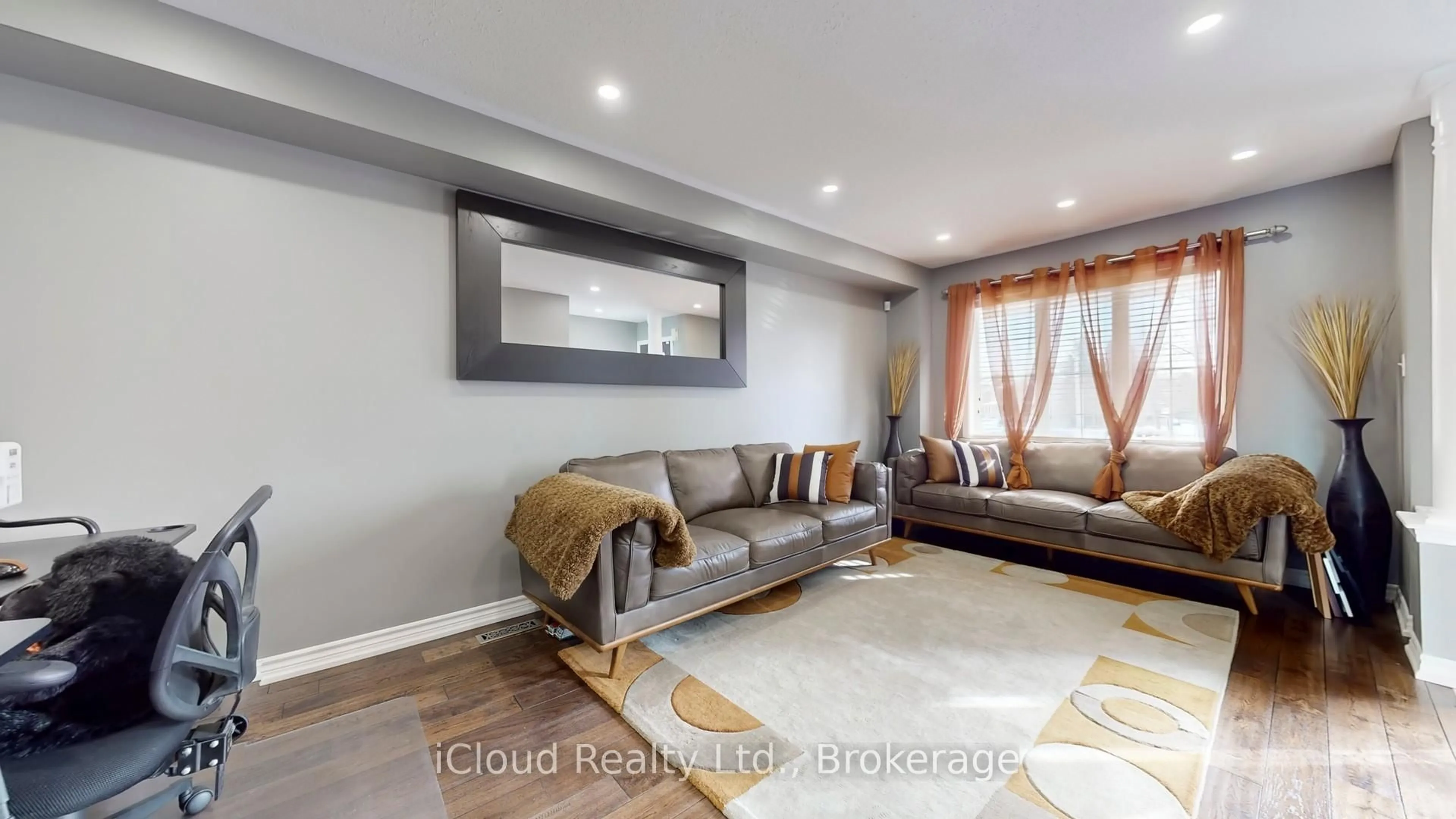 Living room with furniture, unknown for 52 Tianalee Cres, Brampton Ontario L7A 2X2