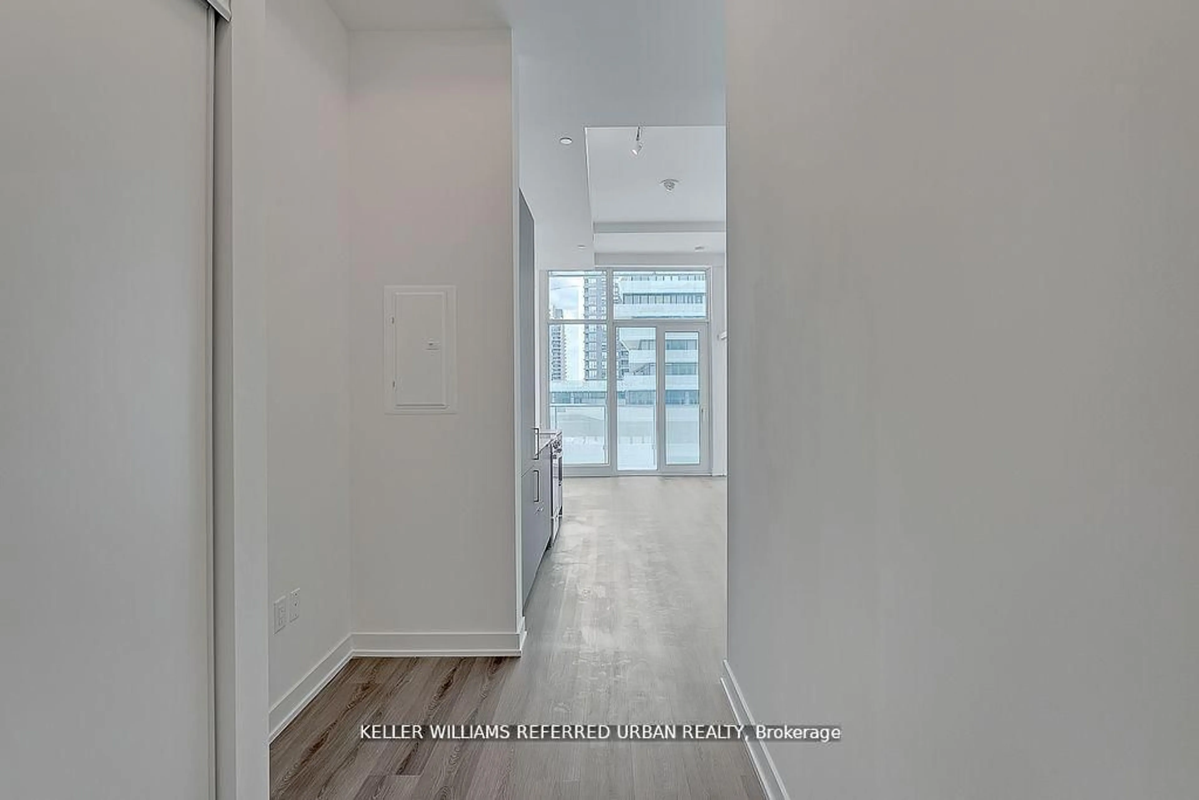 Indoor foyer for 3883 Quartz Rd #602, Mississauga Ontario L5B 0M4
