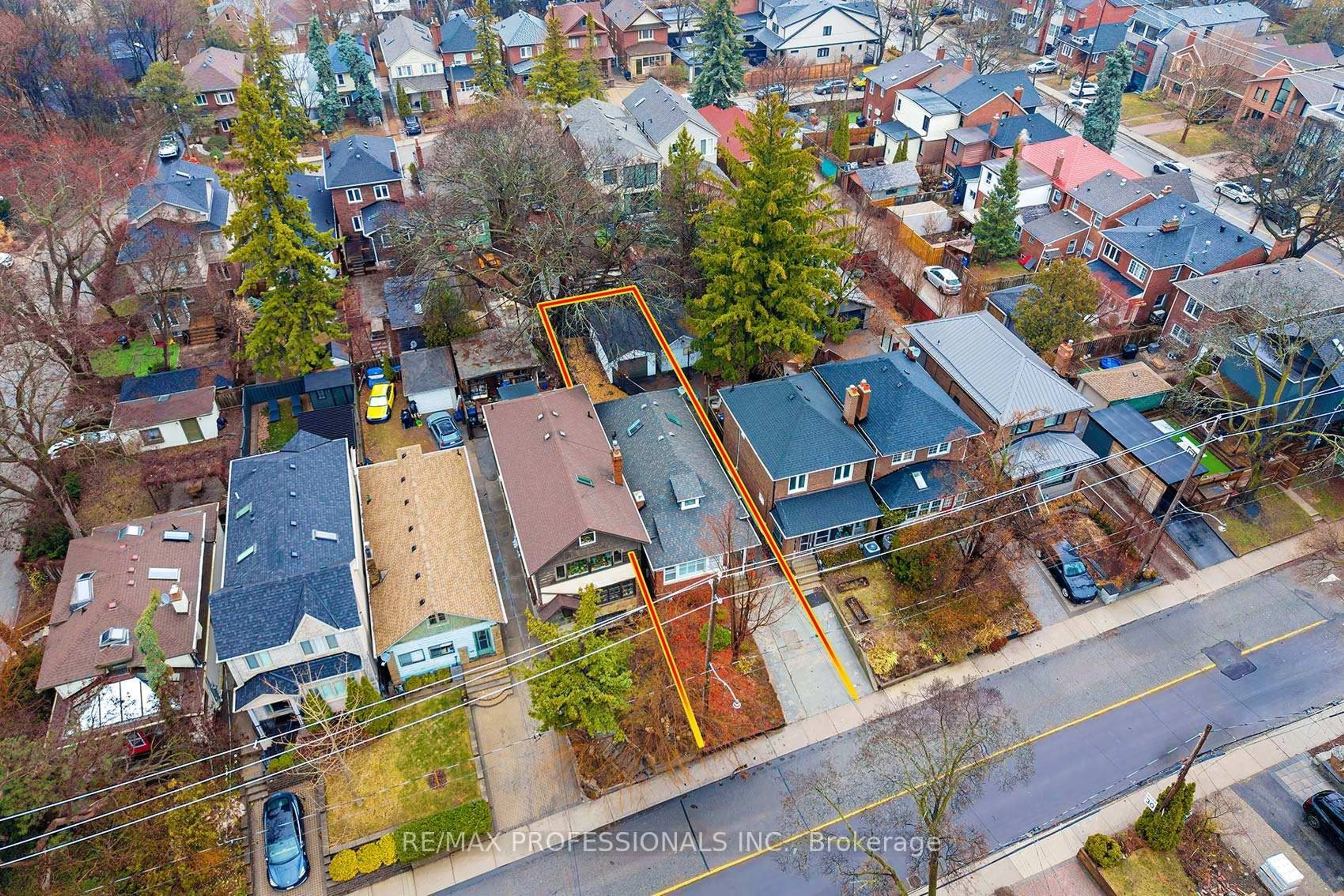 A pic from outside/outdoor area/front of a property/back of a property/a pic from drone, street for 88 Morningside Ave, Toronto Ontario M6S 1C9