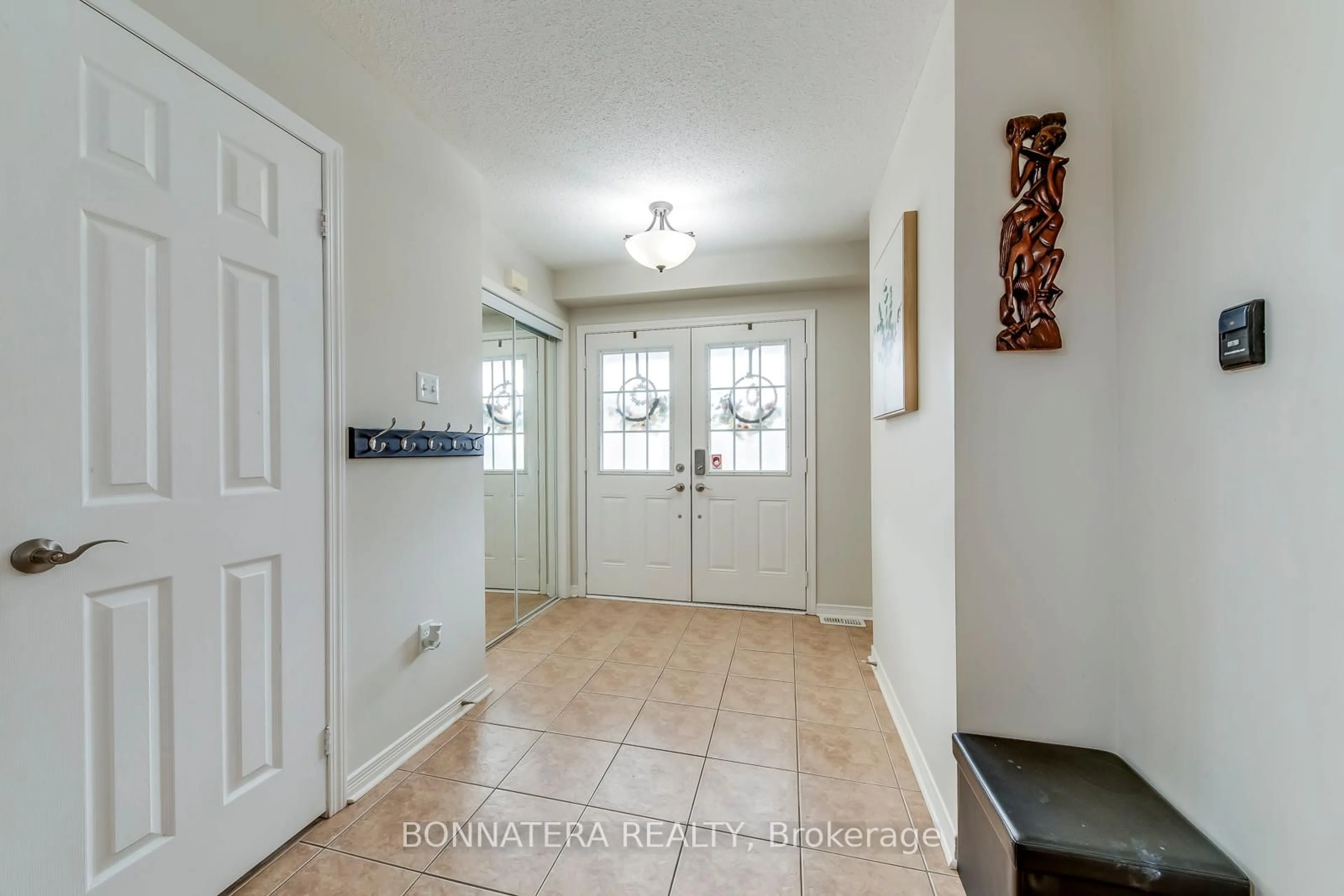 Indoor entryway for 411 Hobbs Cres, Milton Ontario L9T 0J2