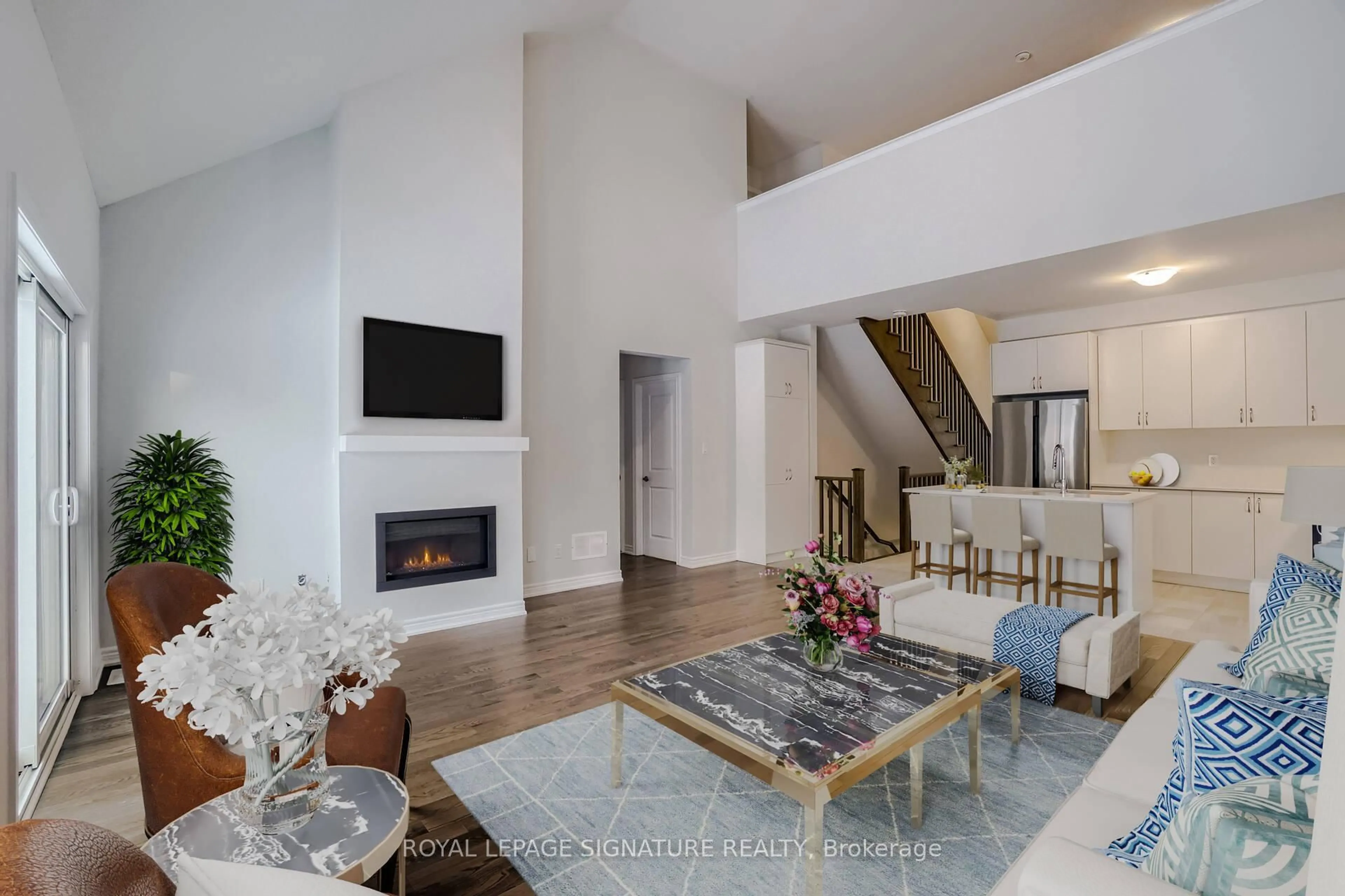 Living room with furniture, unknown for 41 Overlea Dr, Brampton Ontario L6R 4B8