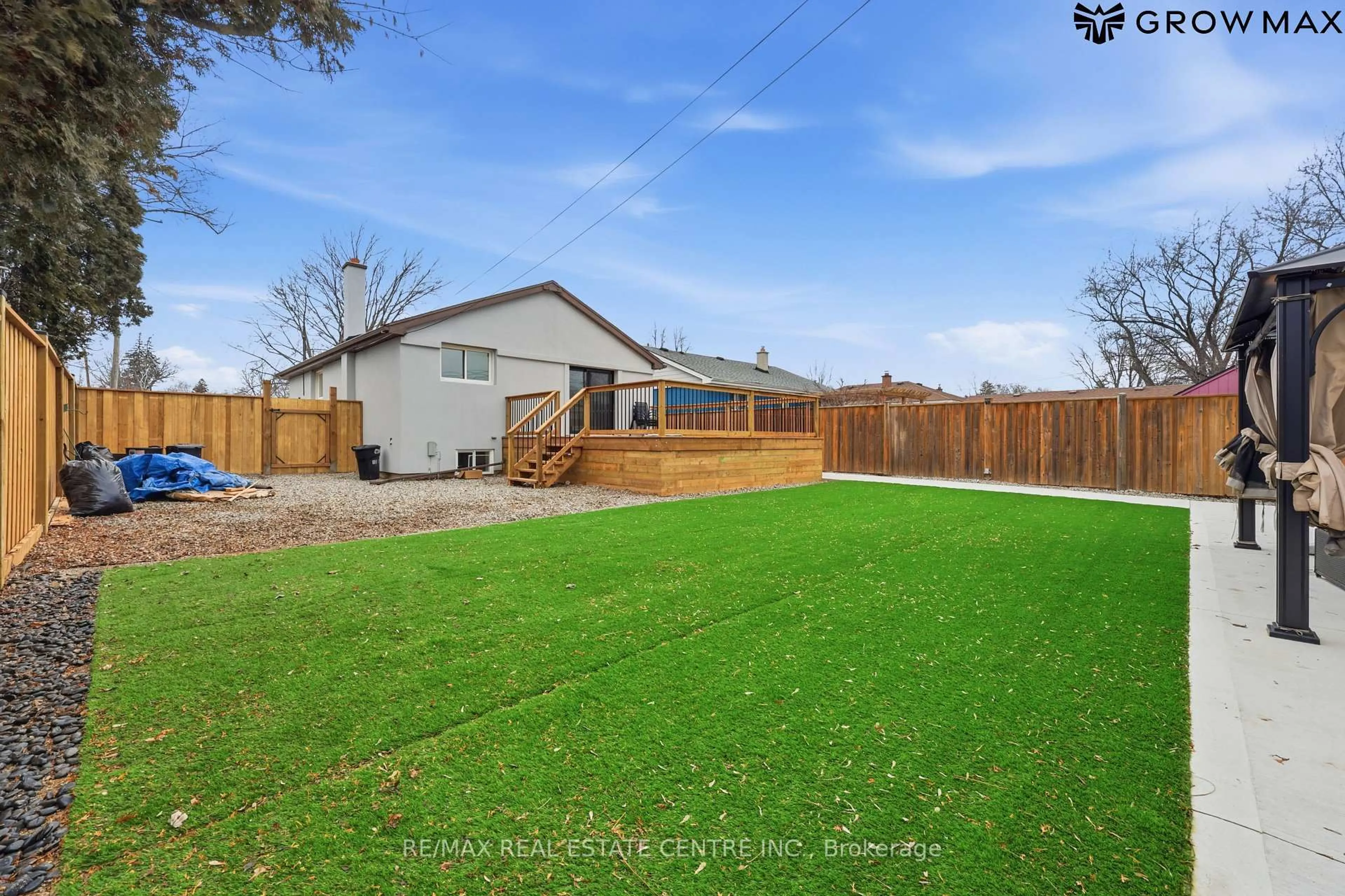 A pic from outside/outdoor area/front of a property/back of a property/a pic from drone, street for 1328 Bunnell Dr, Burlington Ontario L7P 2E1