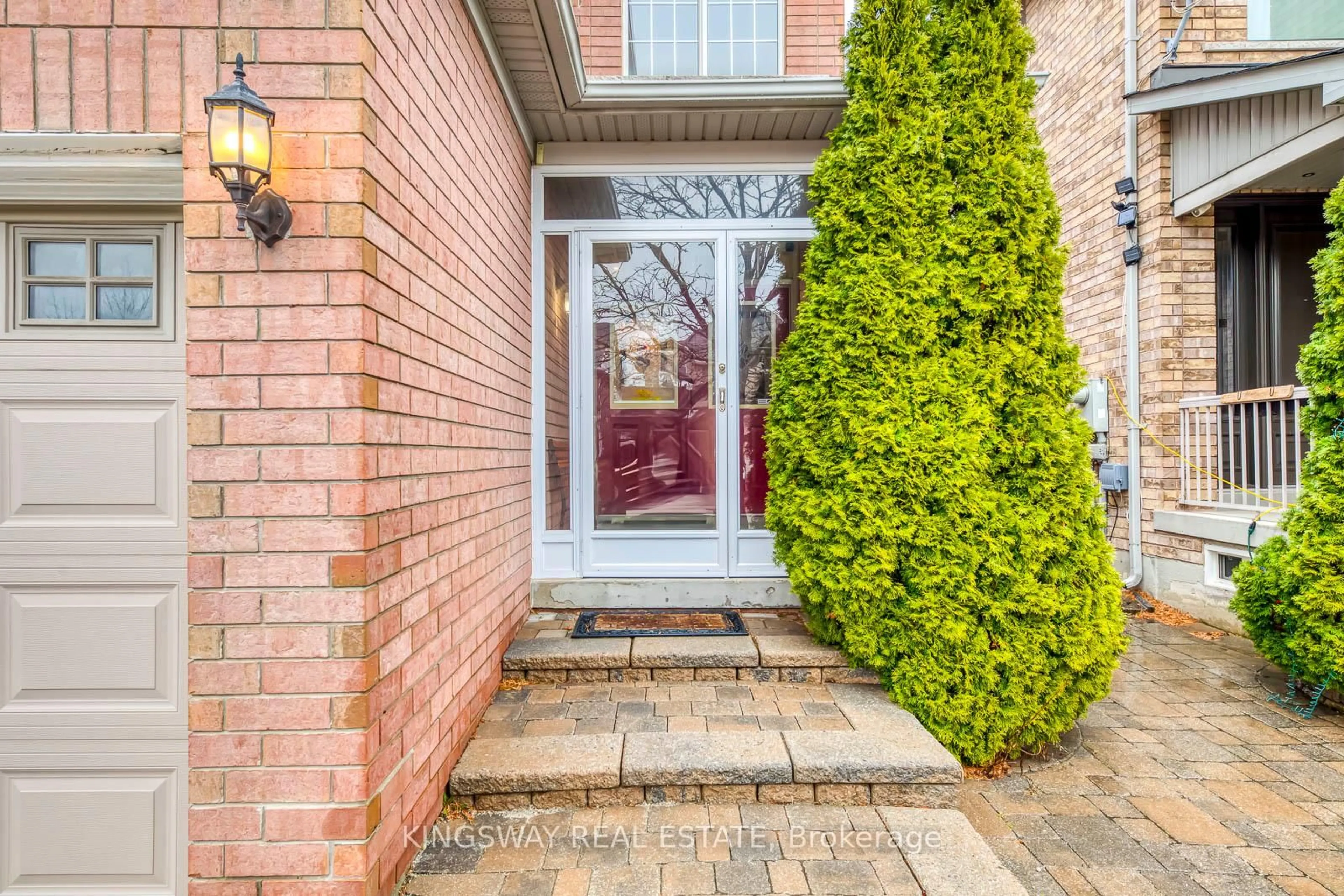 Home with brick exterior material, street for 5829 Yachtsman Crossing, Mississauga Ontario L5M 6P1