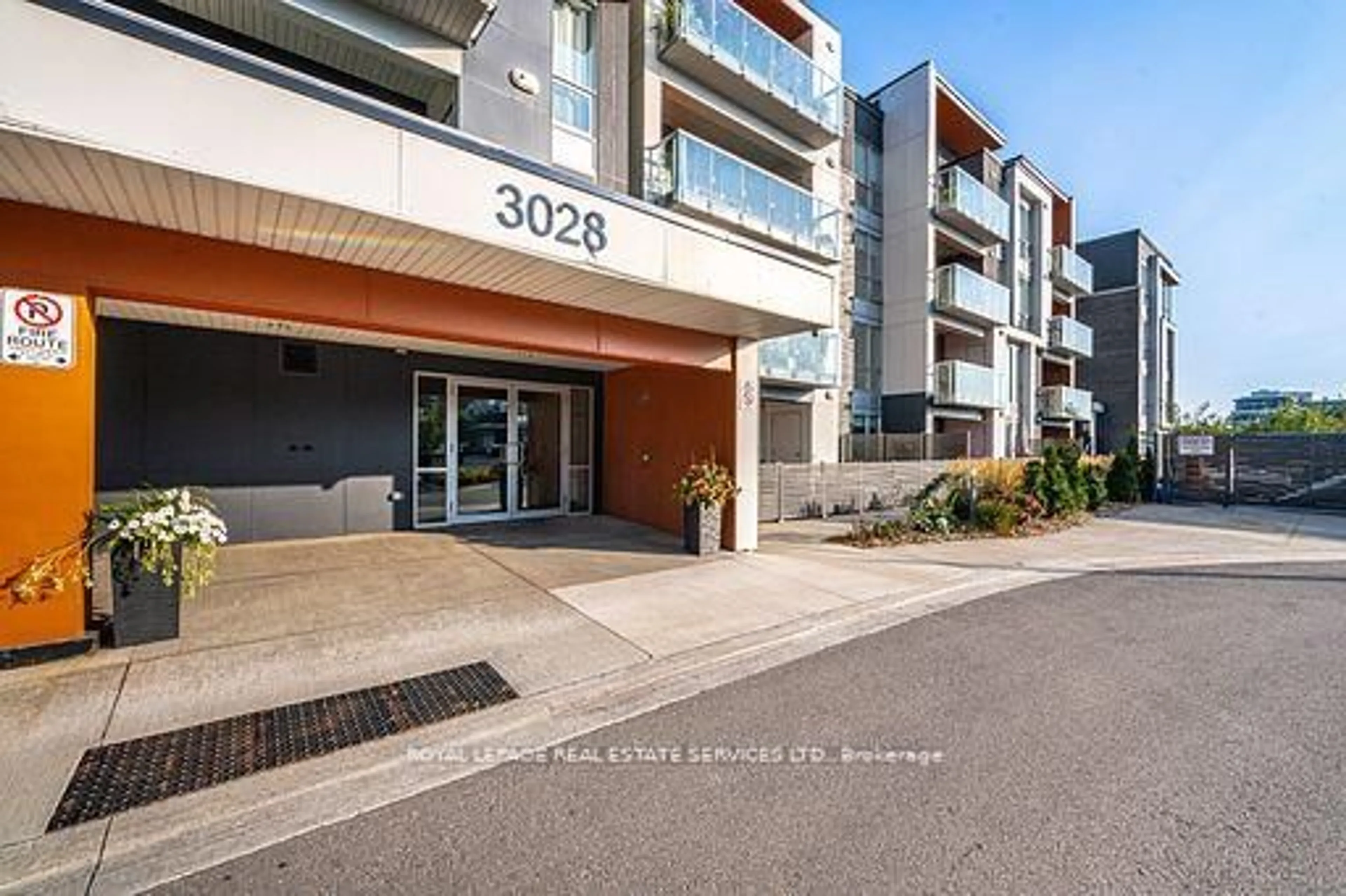 Unknown for 3028 Creekshore Common #310, Oakville Ontario L5M 5K6